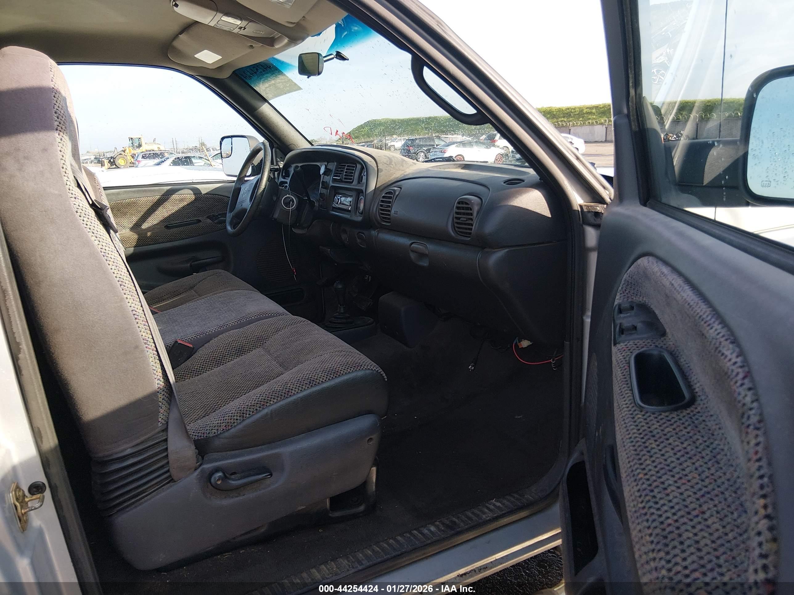 DODGE RAM image 5