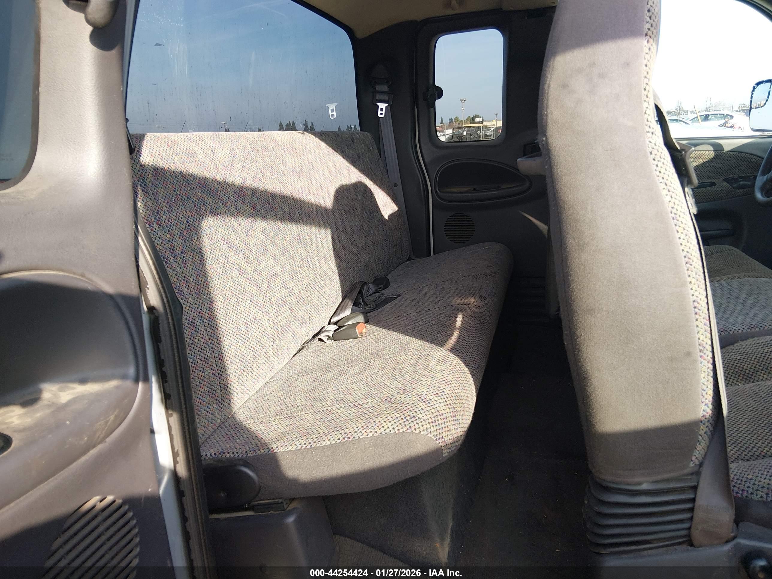 DODGE RAM image 8
