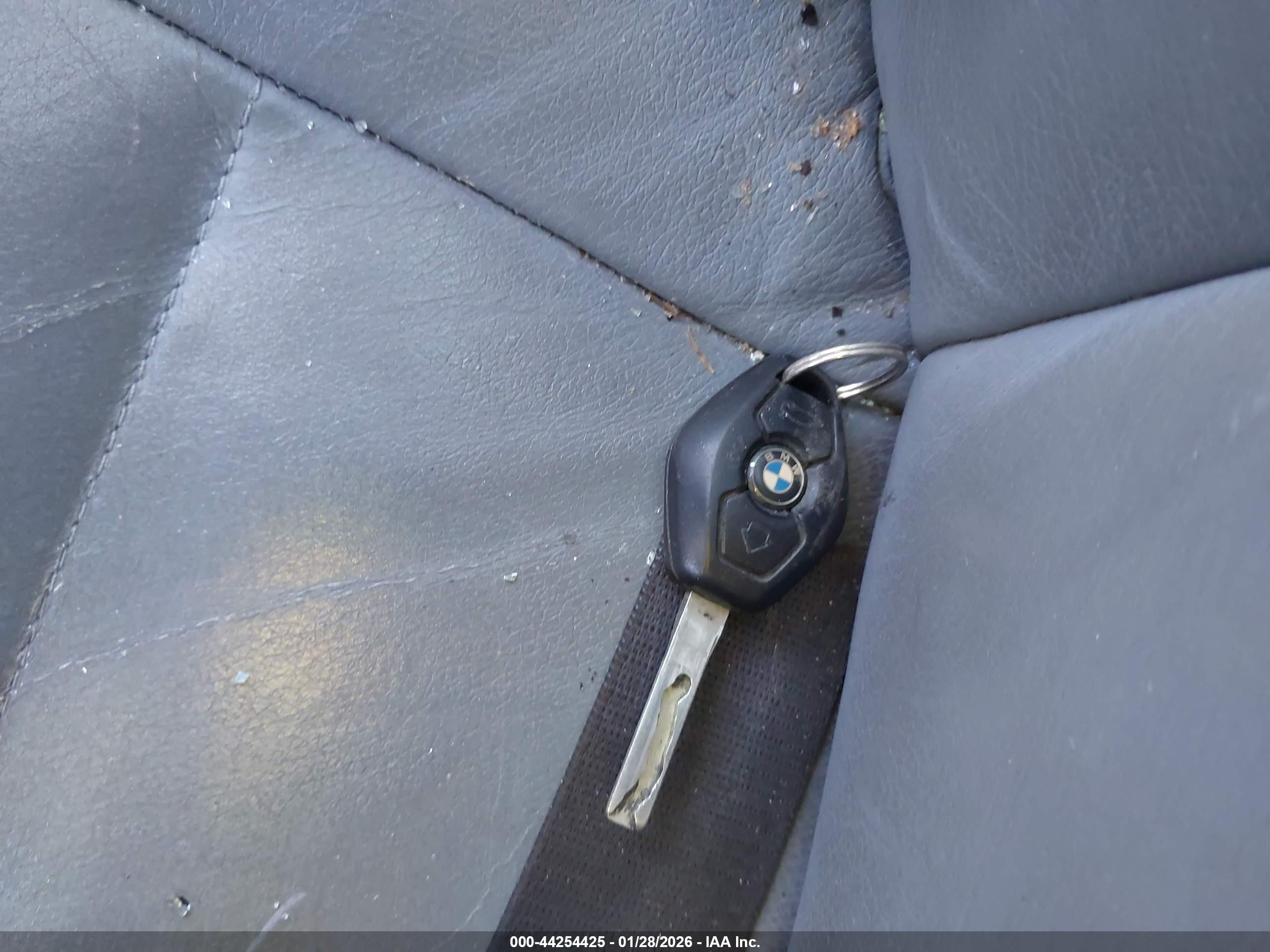 BMW 325I image 11