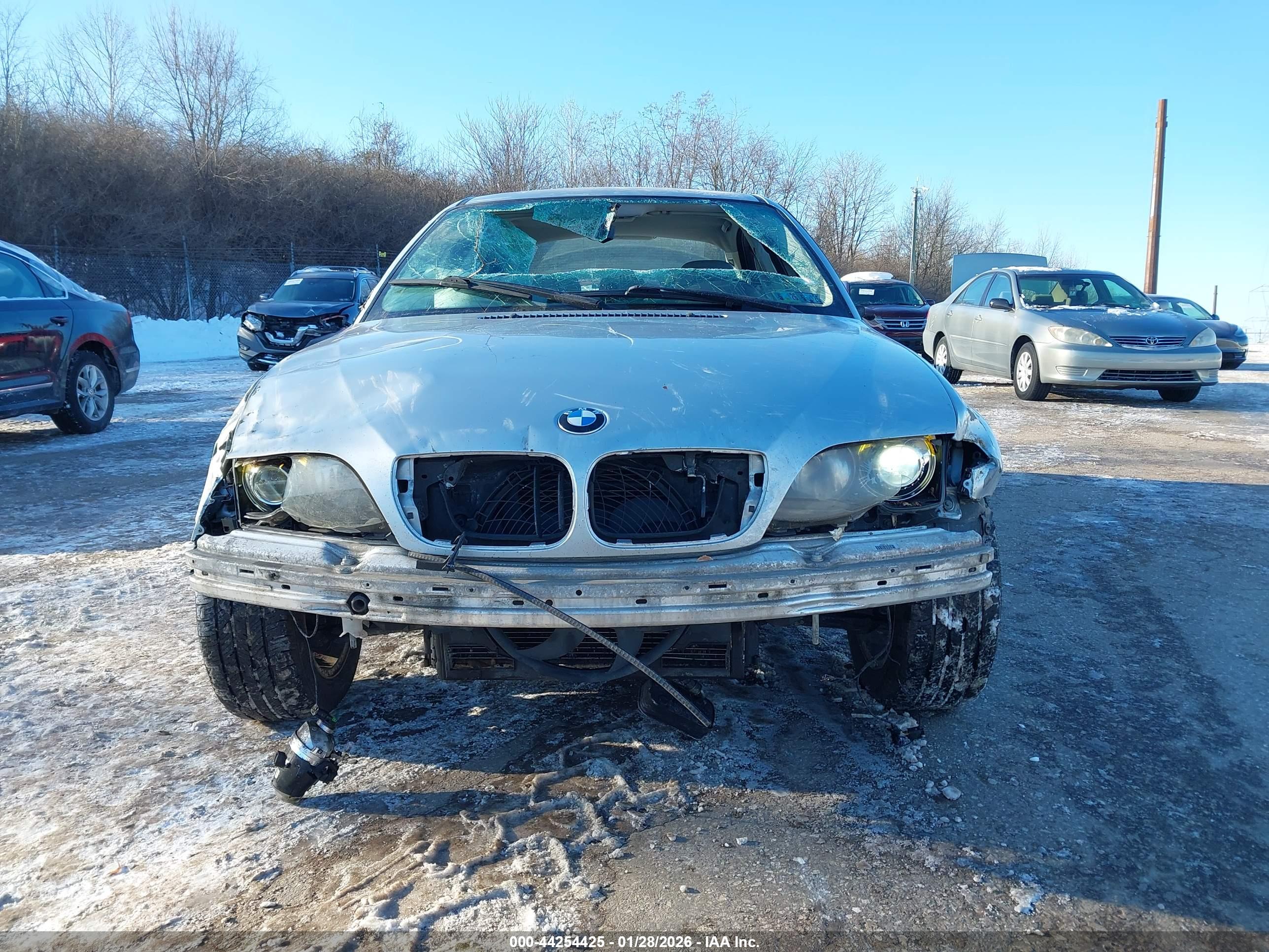 BMW 325I image 6