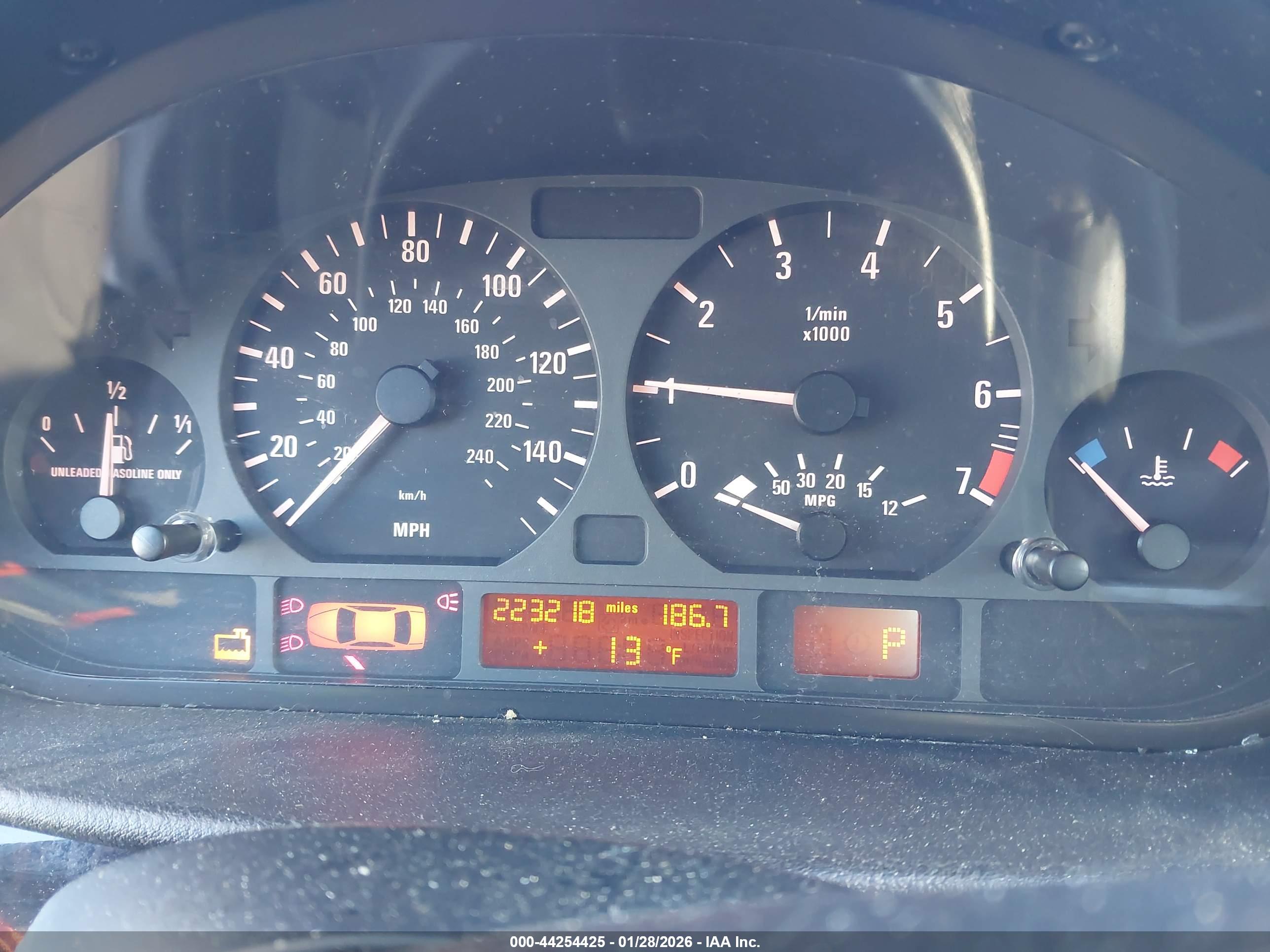 BMW 325I image 7