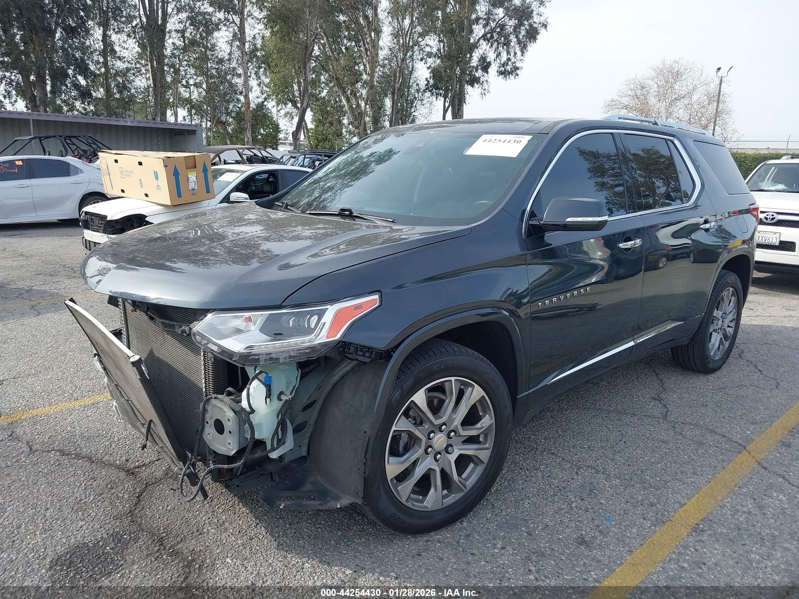 CHEVROLET TRAVERSE image 2