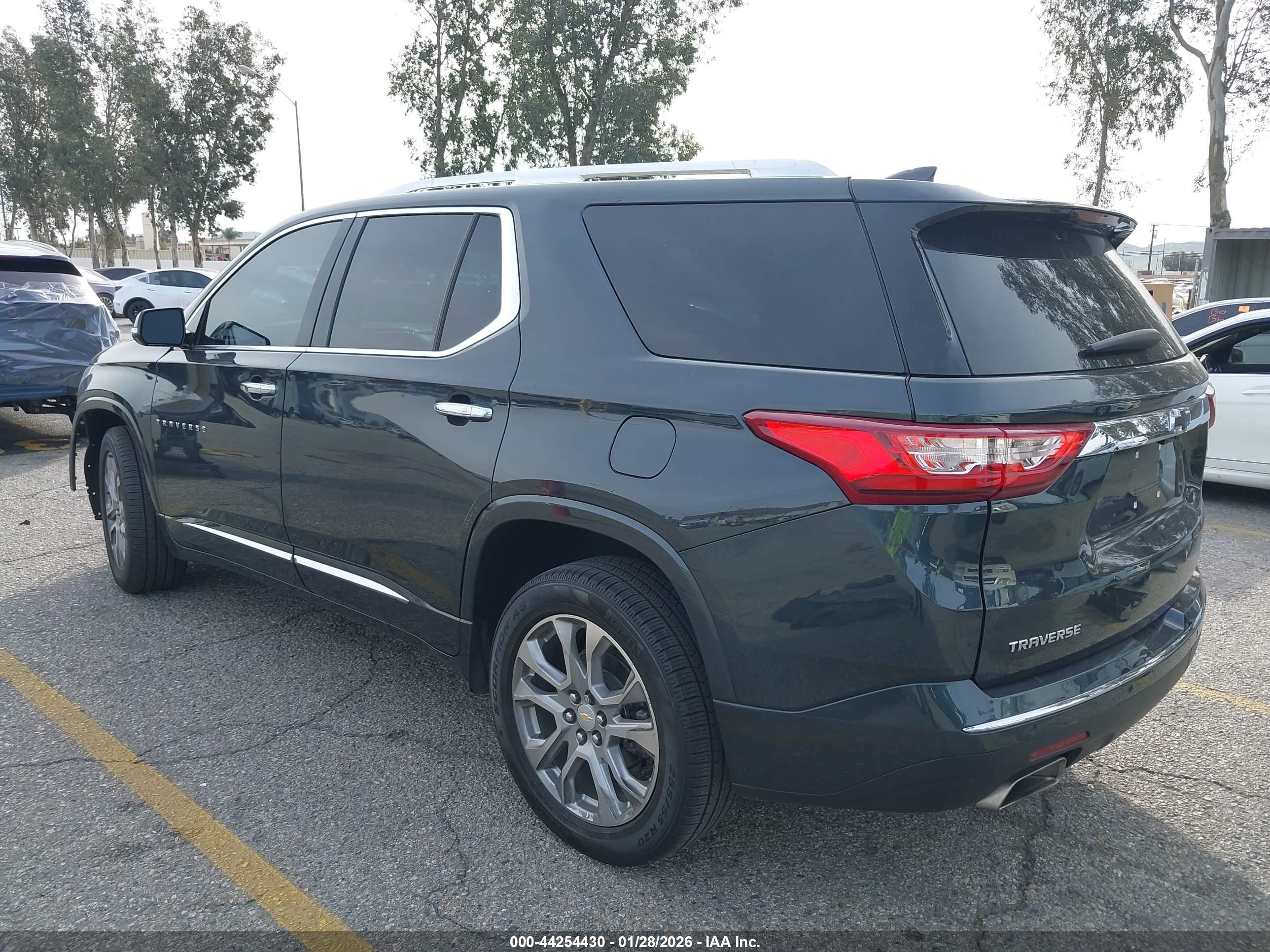 CHEVROLET TRAVERSE image 3
