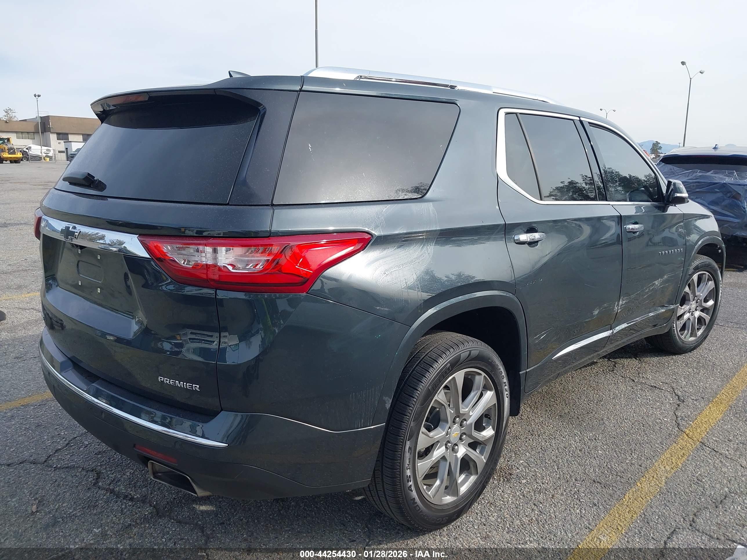 CHEVROLET TRAVERSE image 4