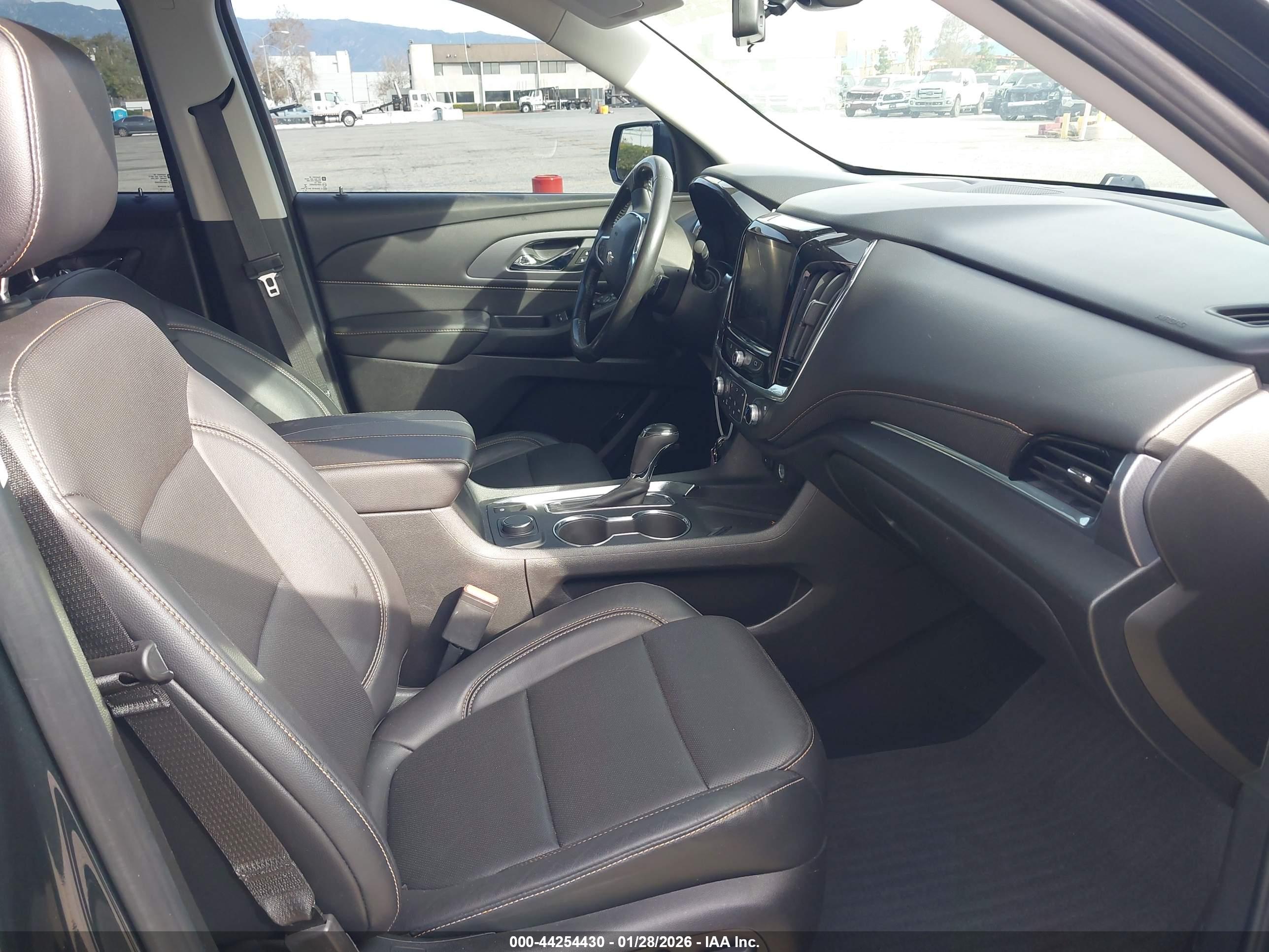 CHEVROLET TRAVERSE image 5