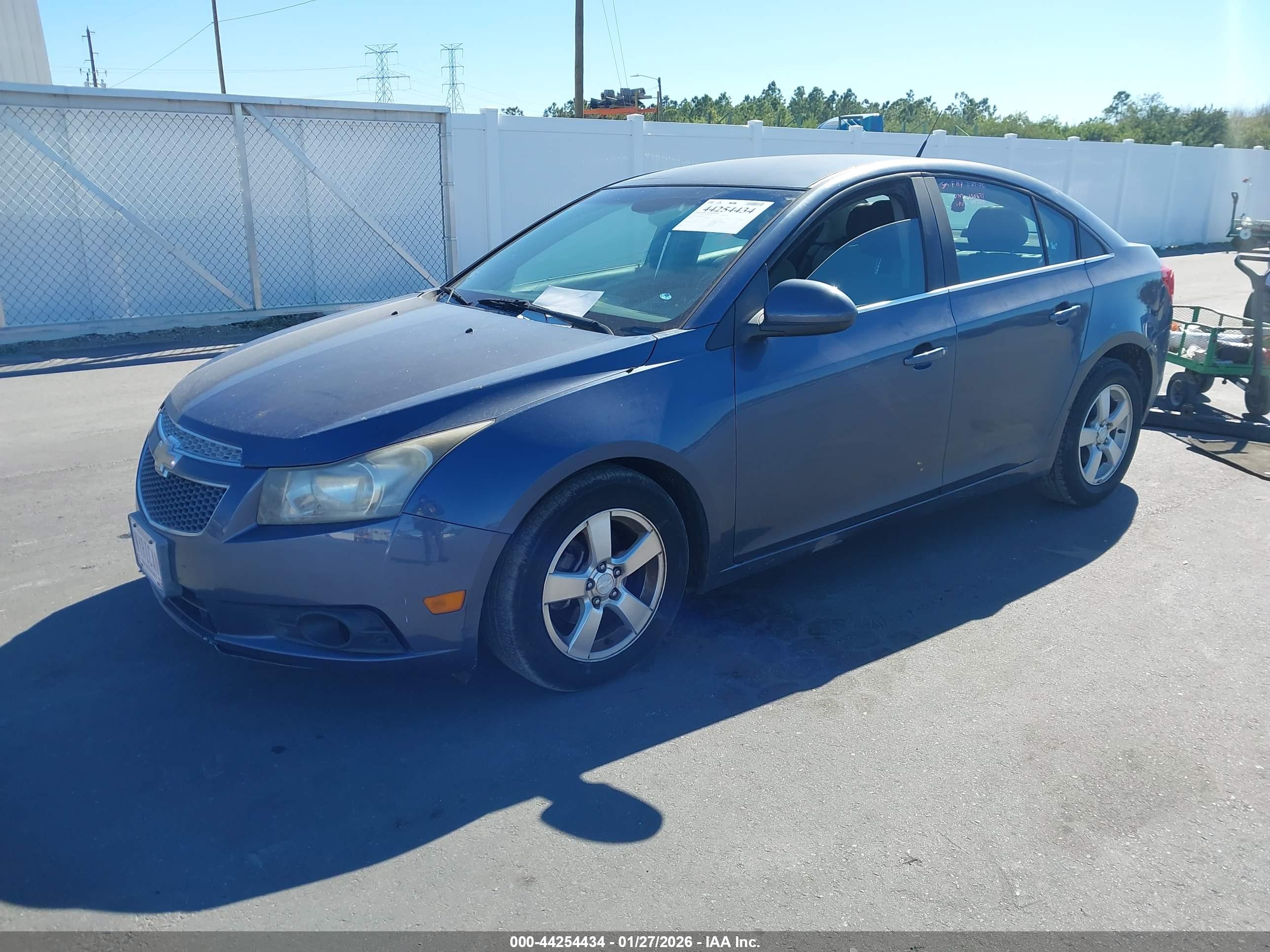 CHEVROLET CRUZE image 2