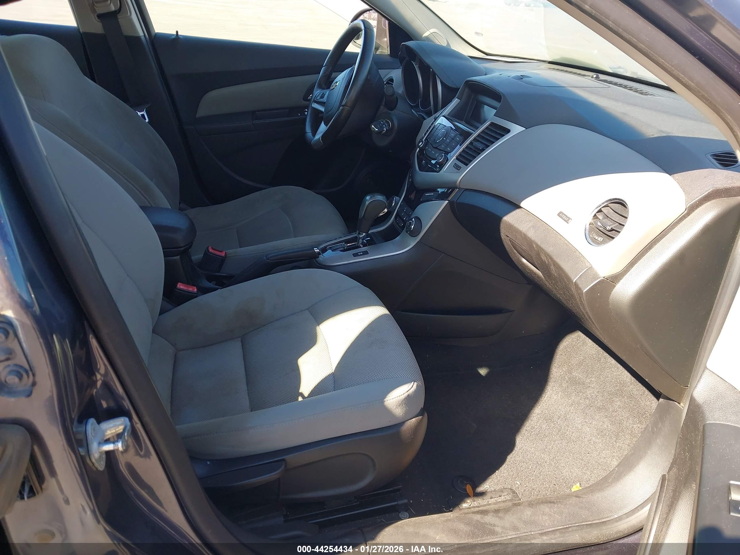 CHEVROLET CRUZE image 5