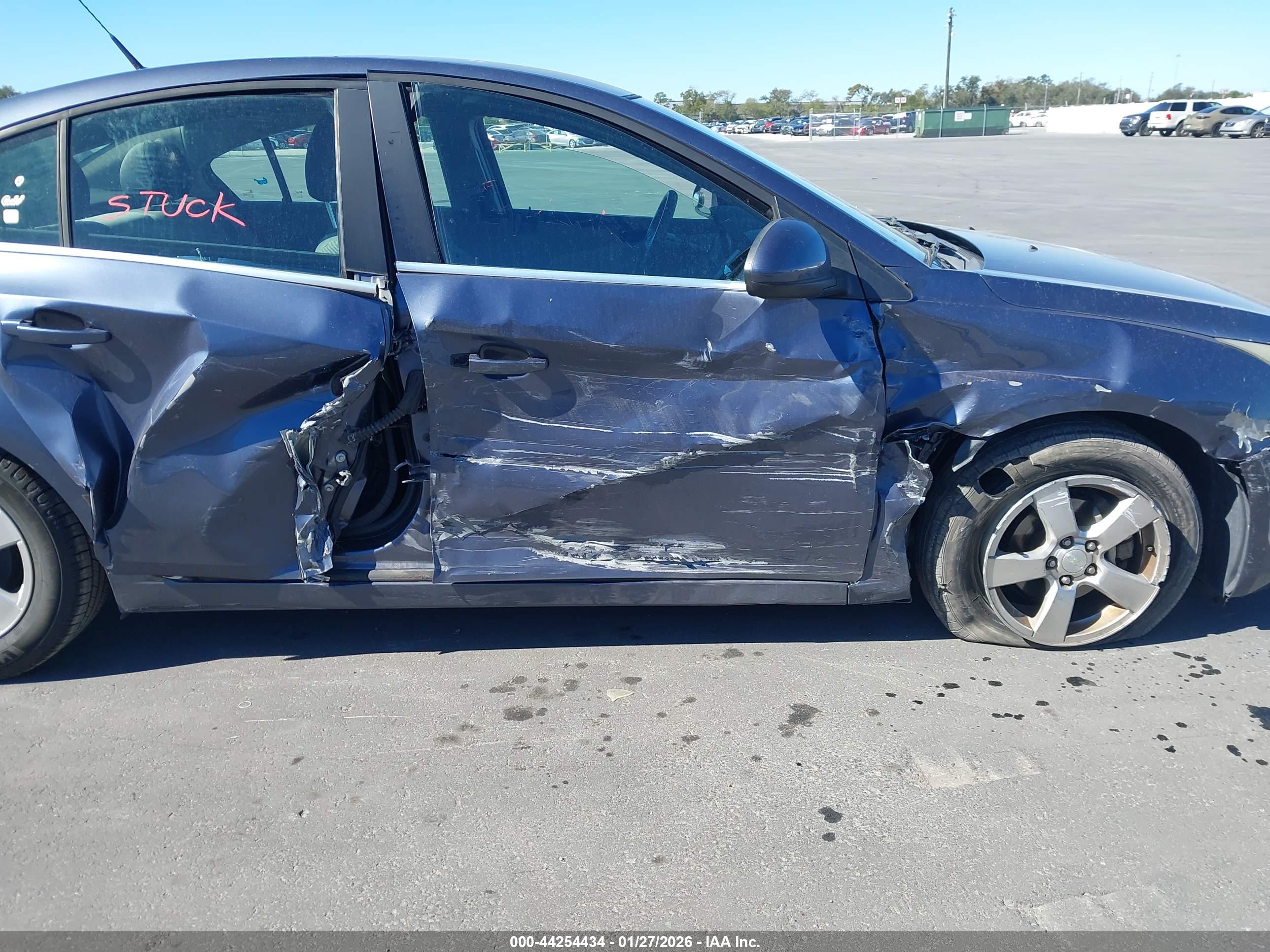 CHEVROLET CRUZE image 6