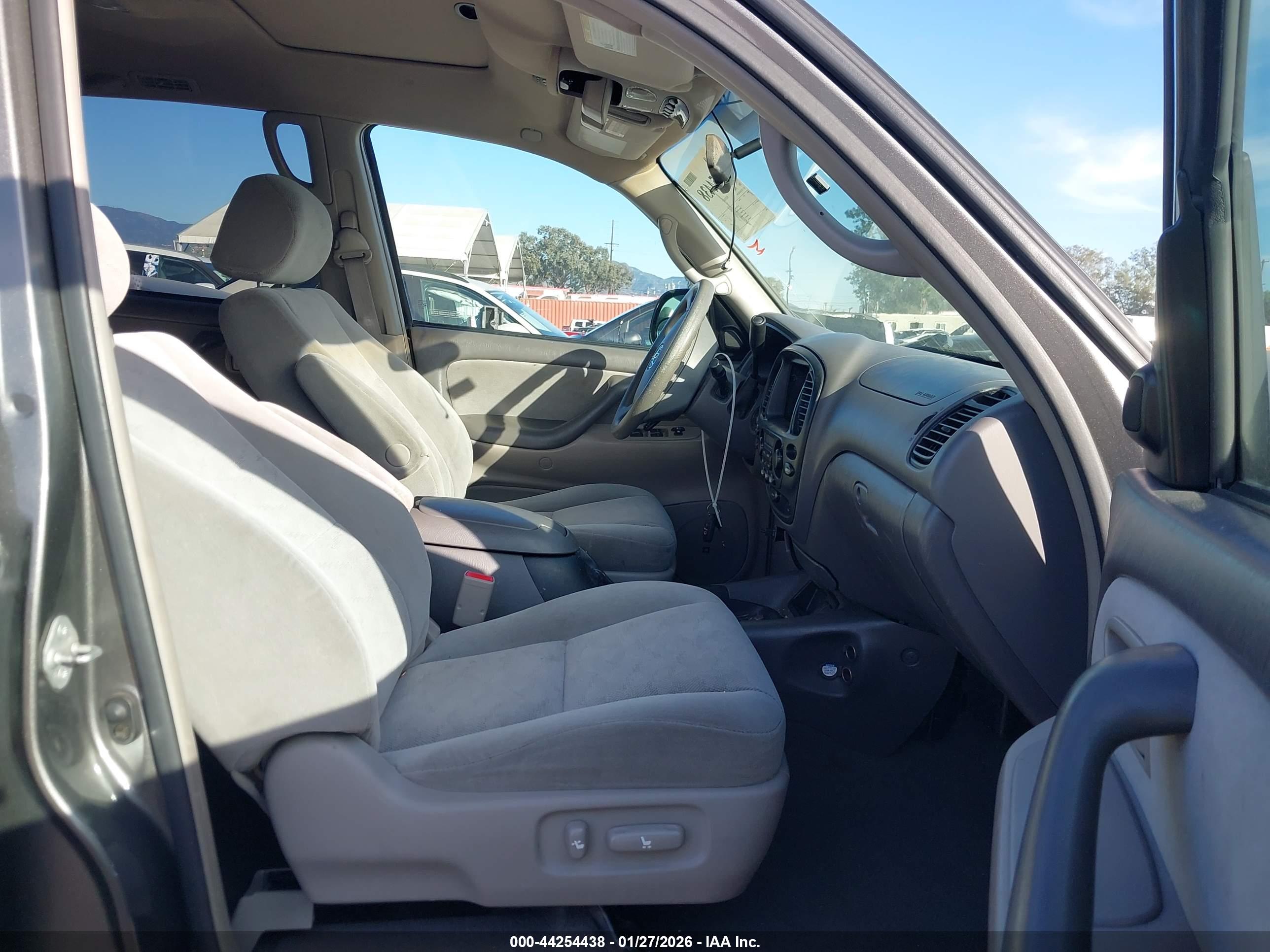 TOYOTA SEQUOIA image 5