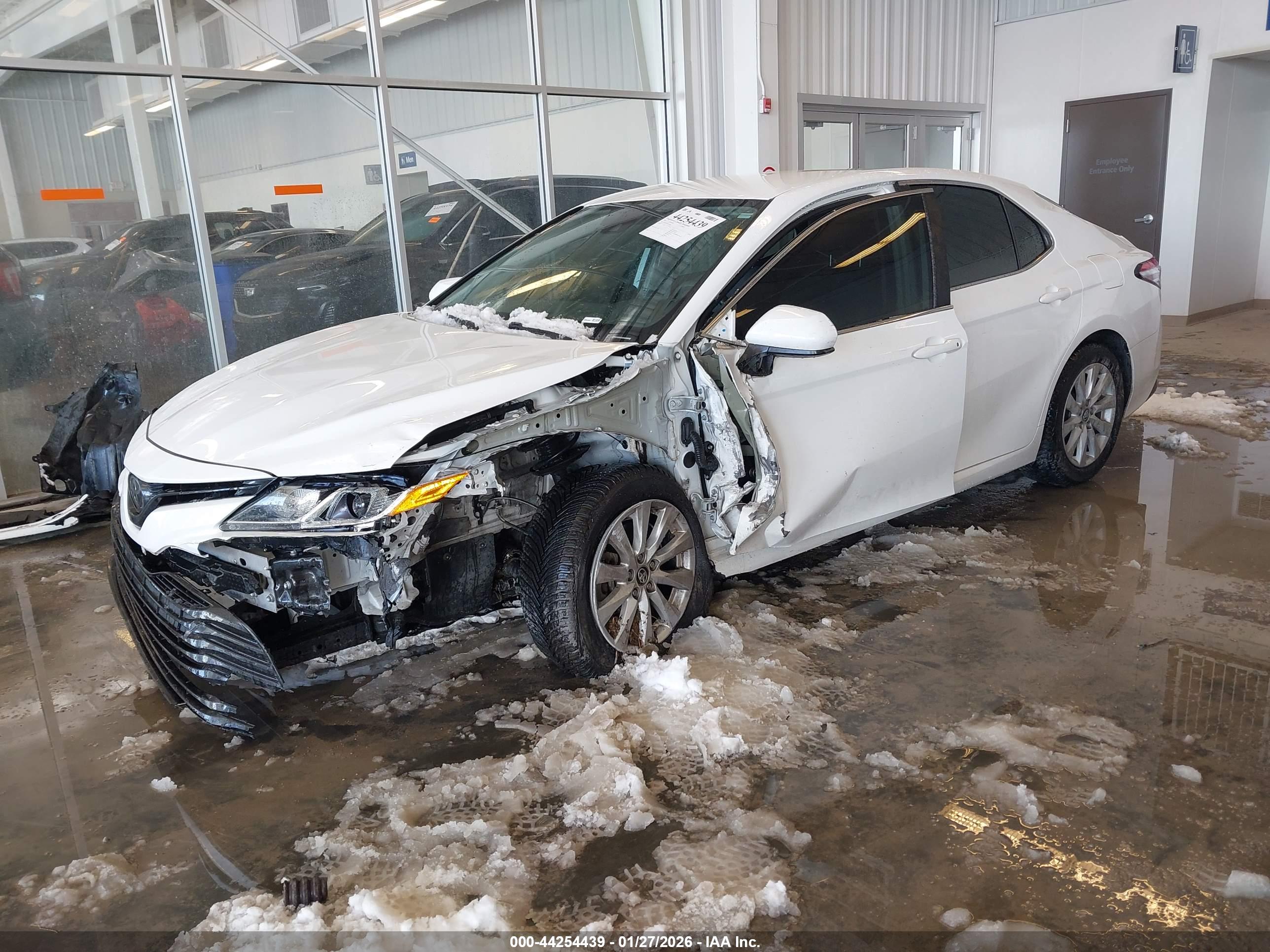 TOYOTA CAMRY image 2