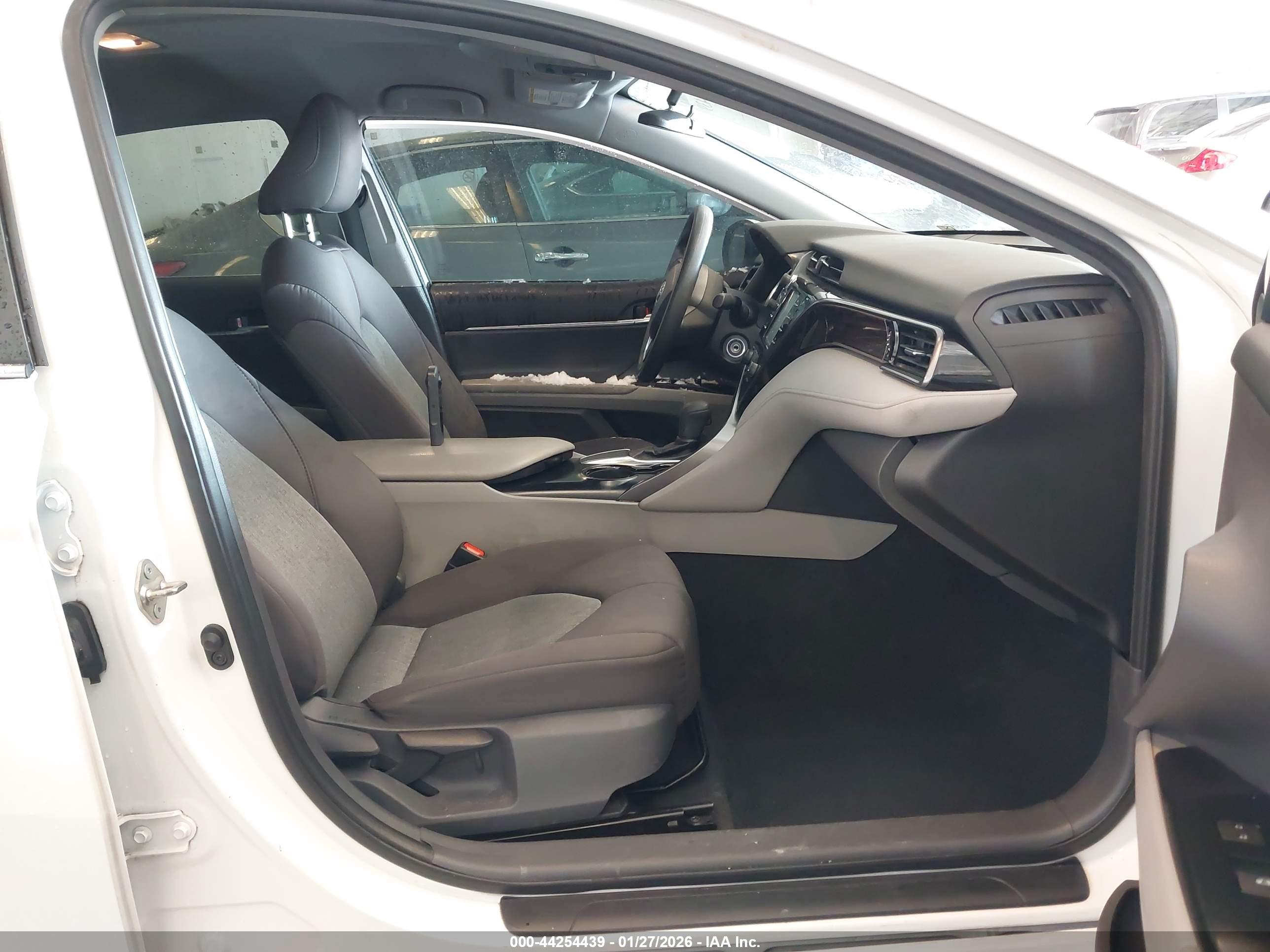 TOYOTA CAMRY image 5