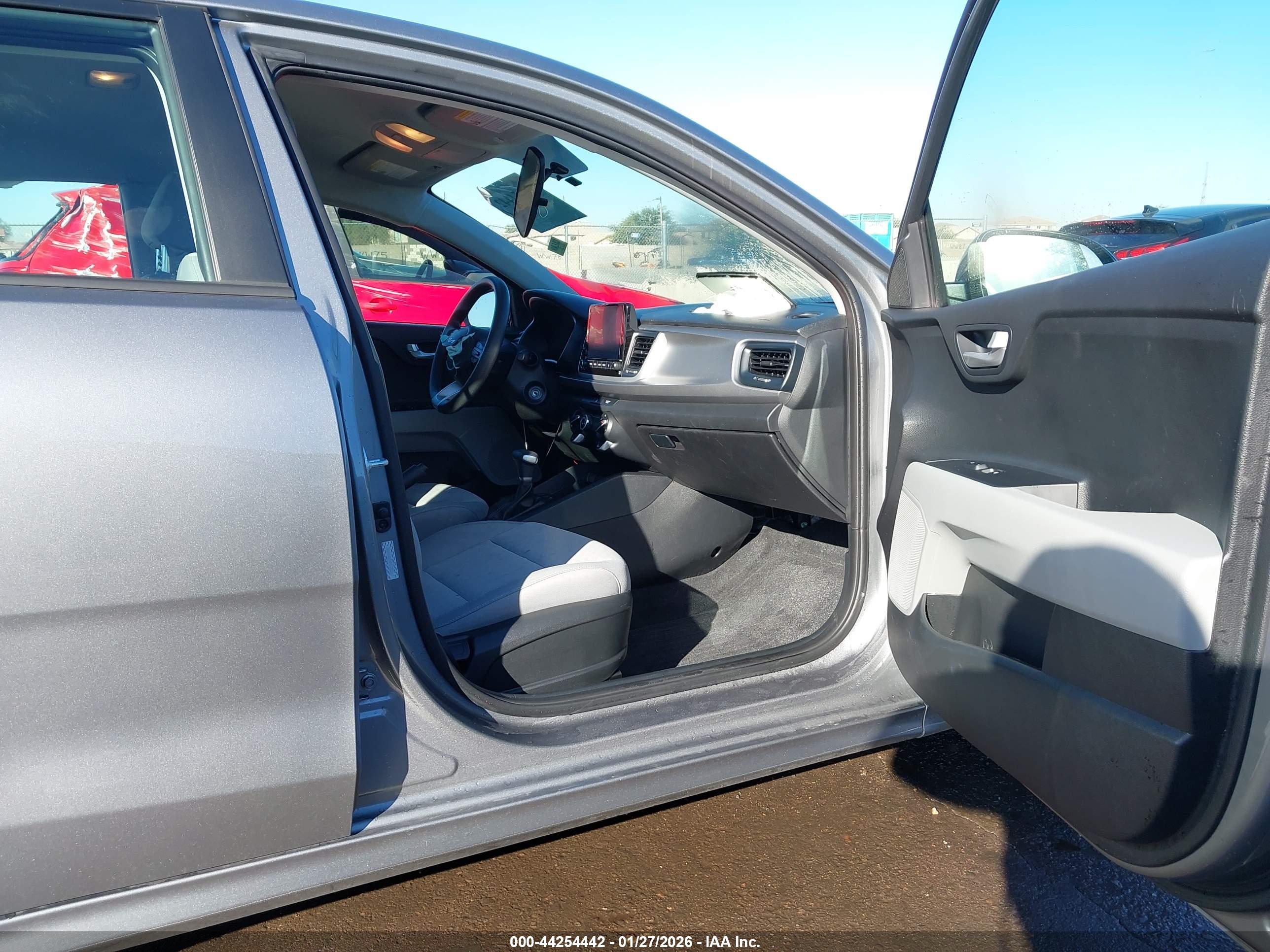 KIA RIO image 5