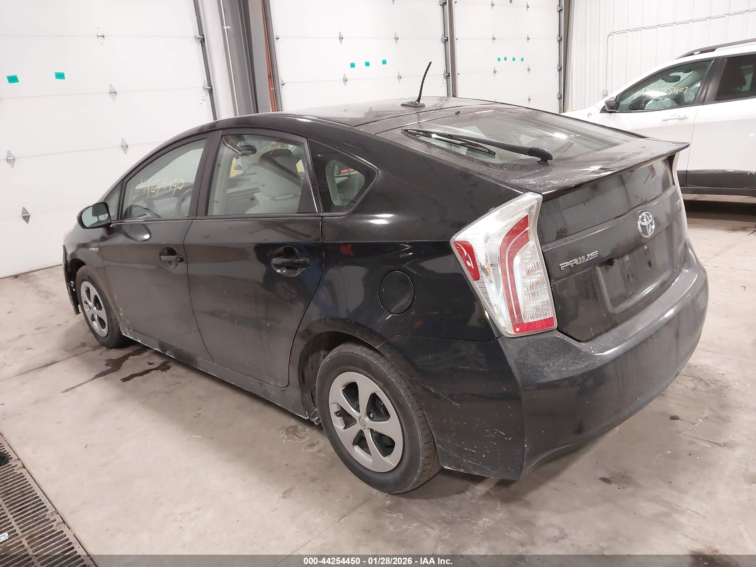 TOYOTA PRIUS image 3