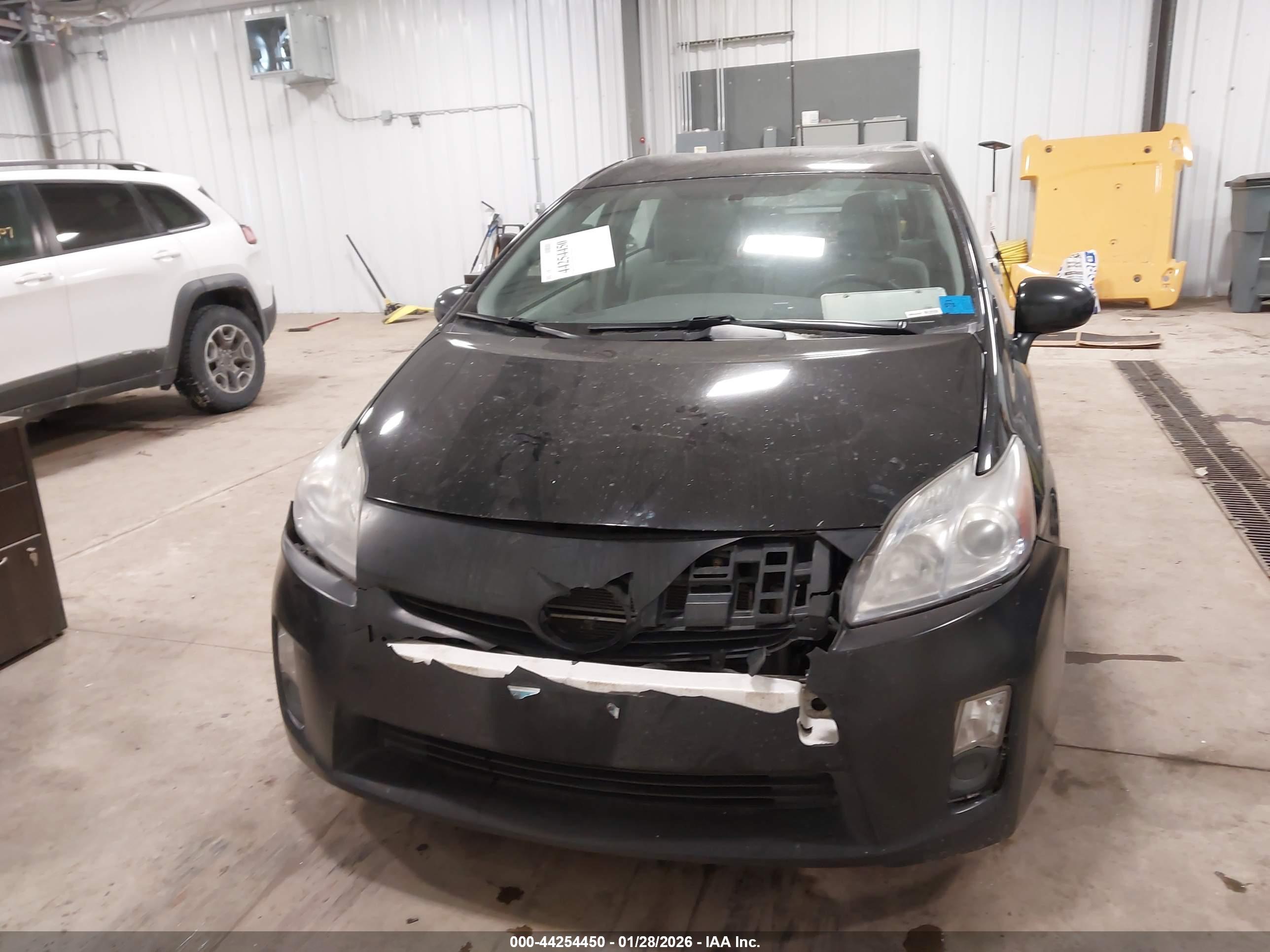 TOYOTA PRIUS image 6