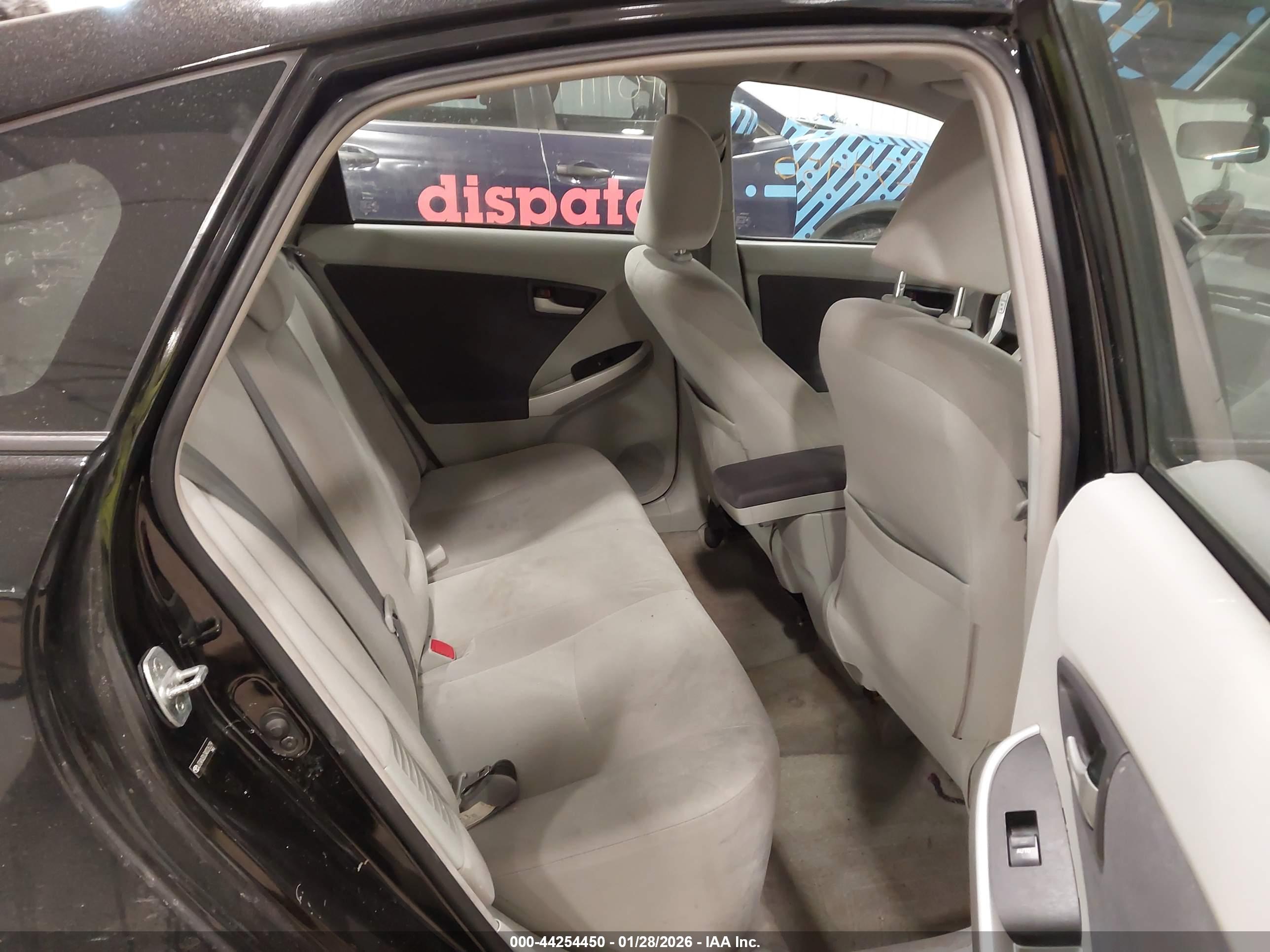 TOYOTA PRIUS image 8