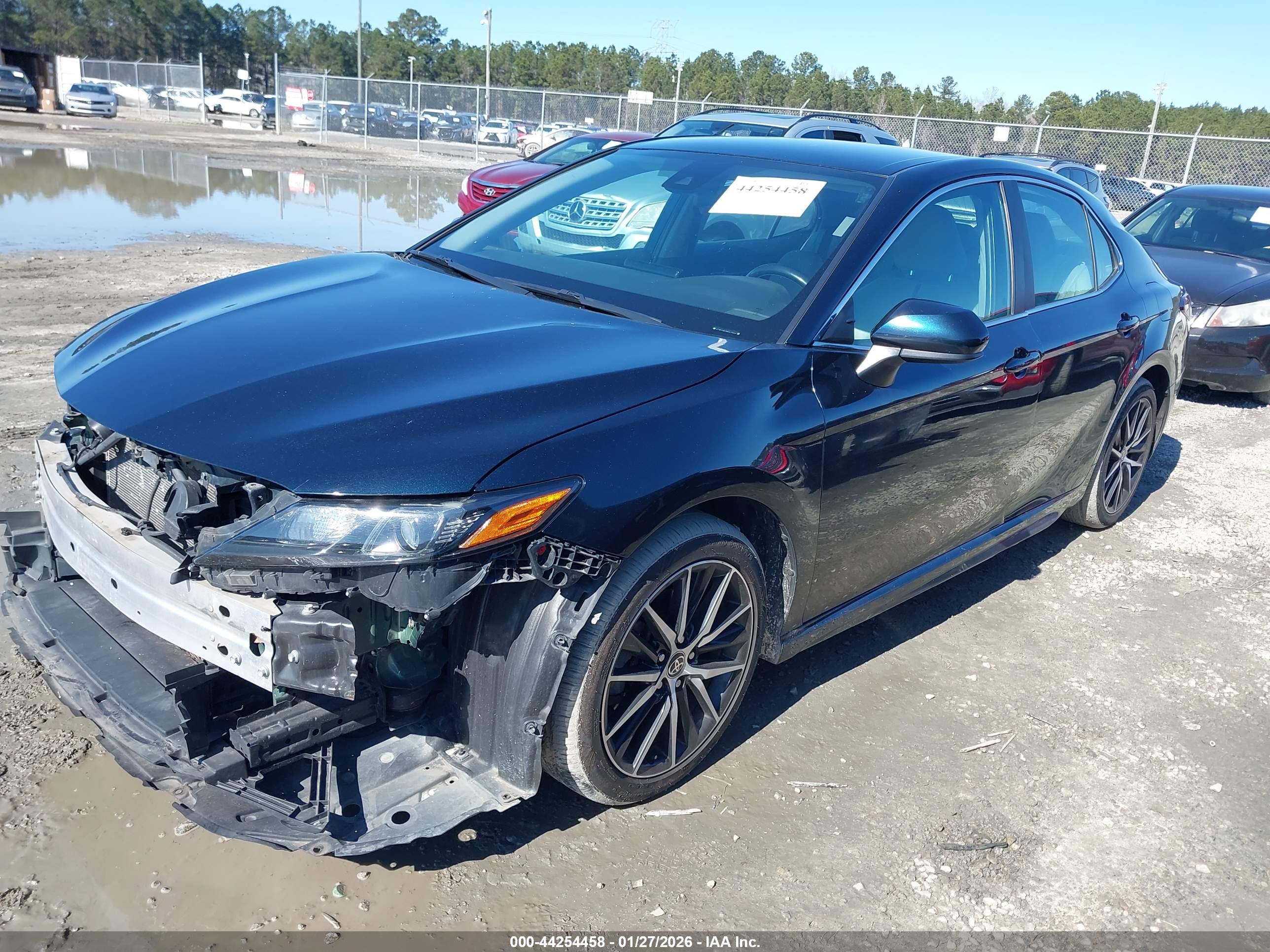 TOYOTA CAMRY image 2