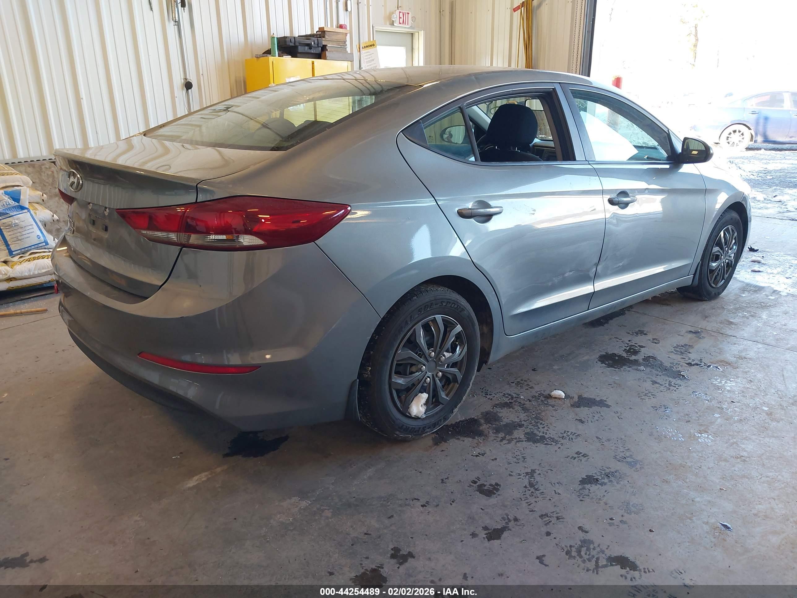 HYUNDAI ELANTRA image 4