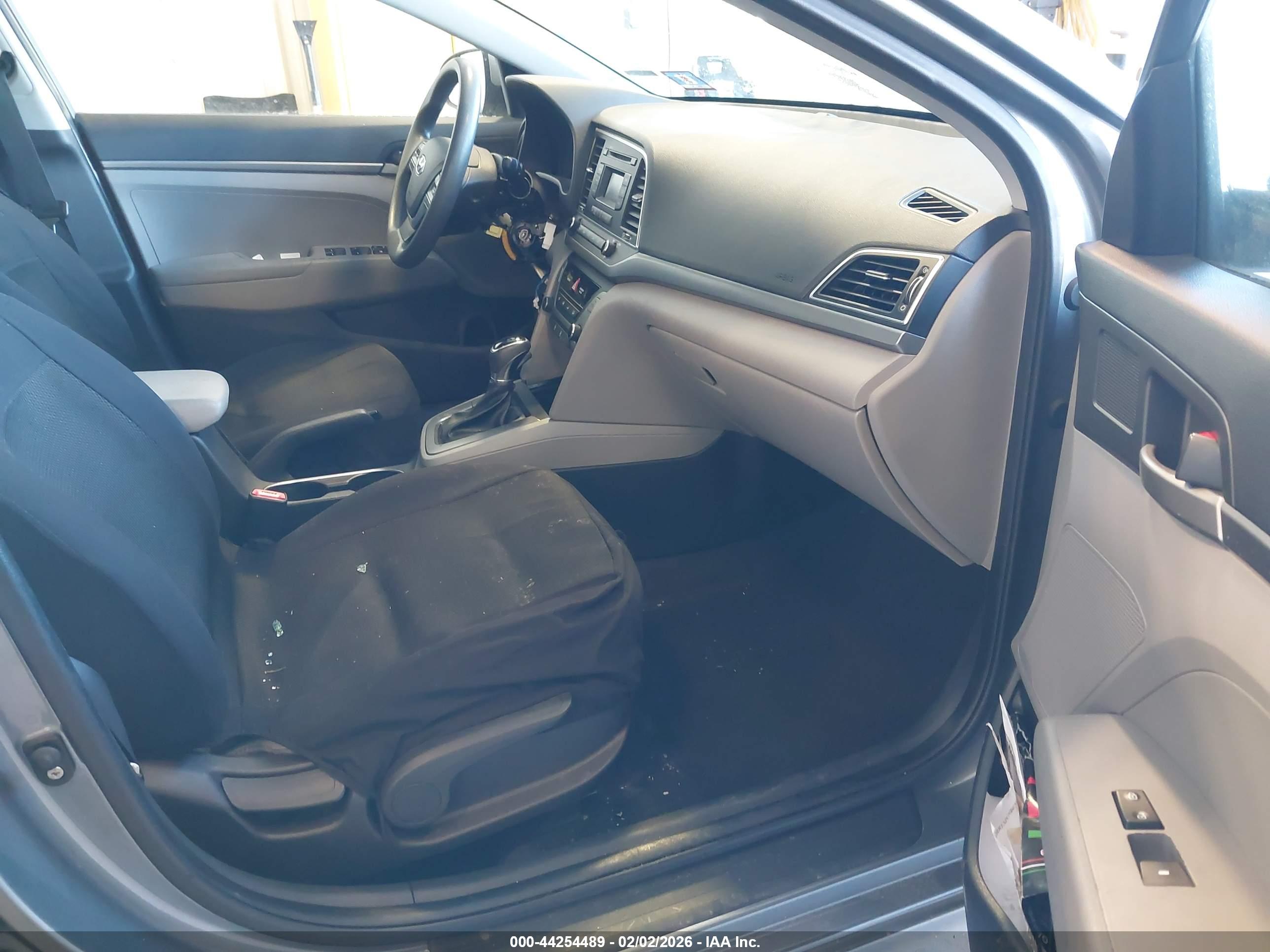 HYUNDAI ELANTRA image 5