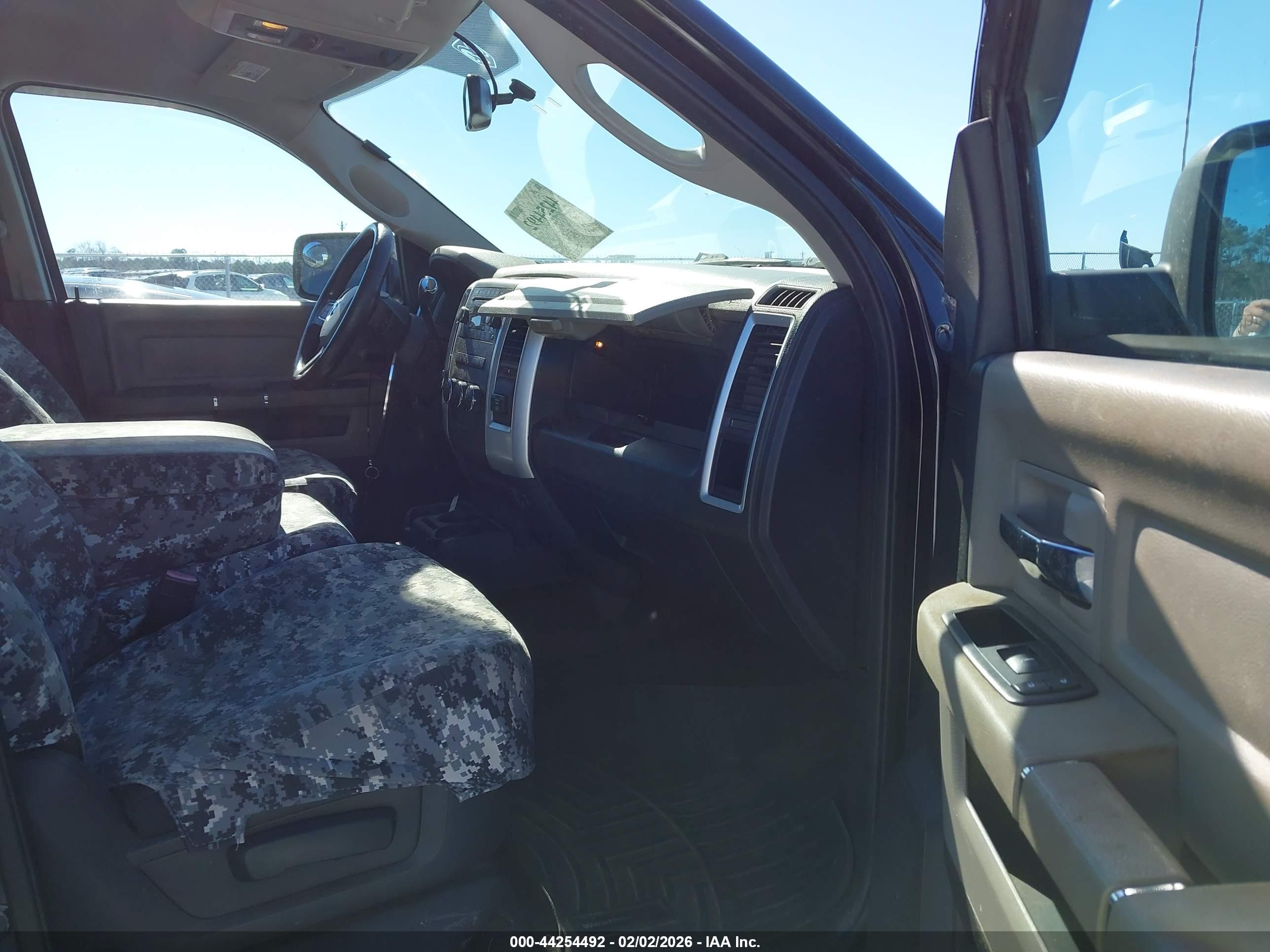 DODGE RAM image 5