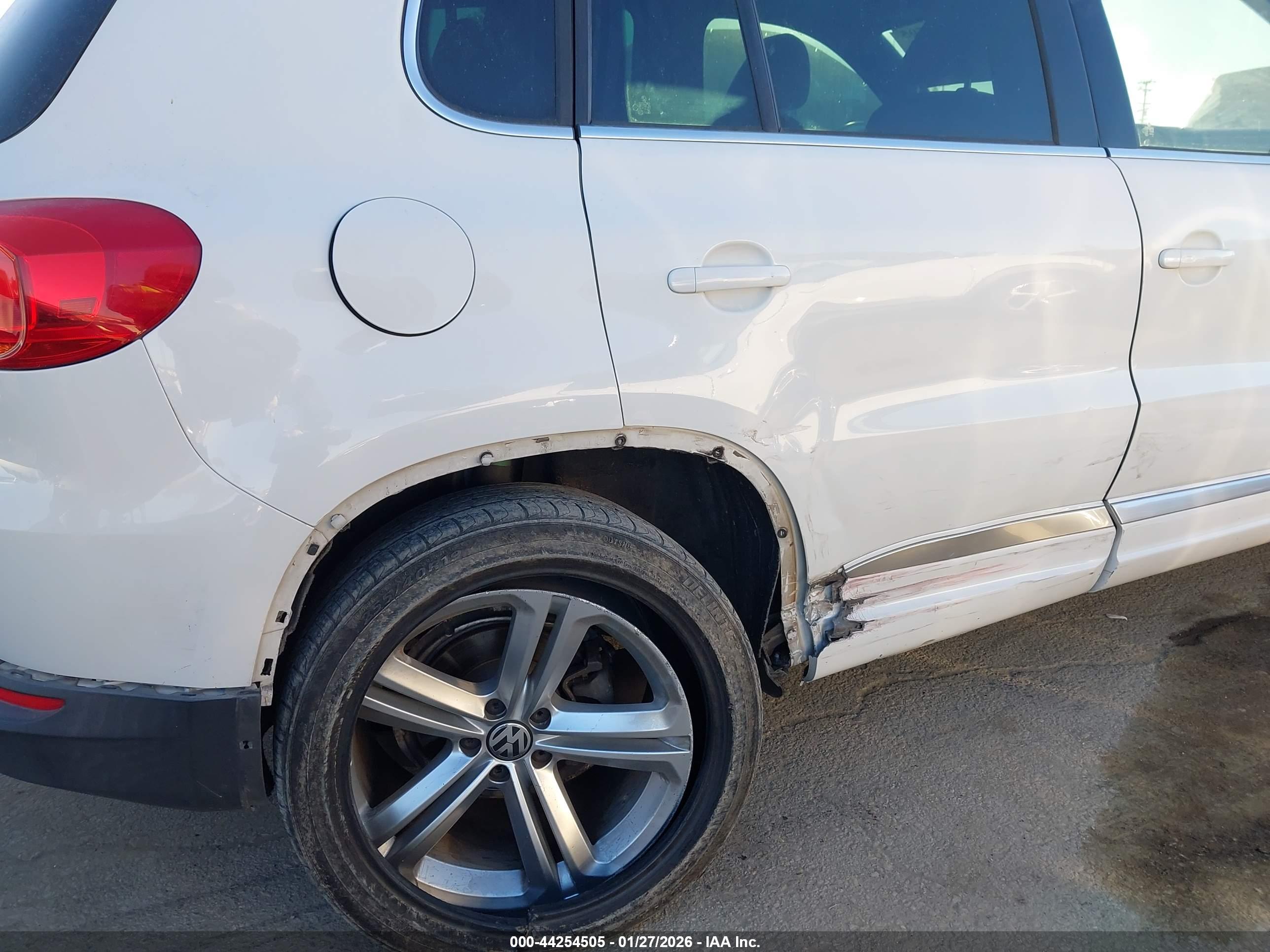 VOLKSWAGEN TIGUAN image 6