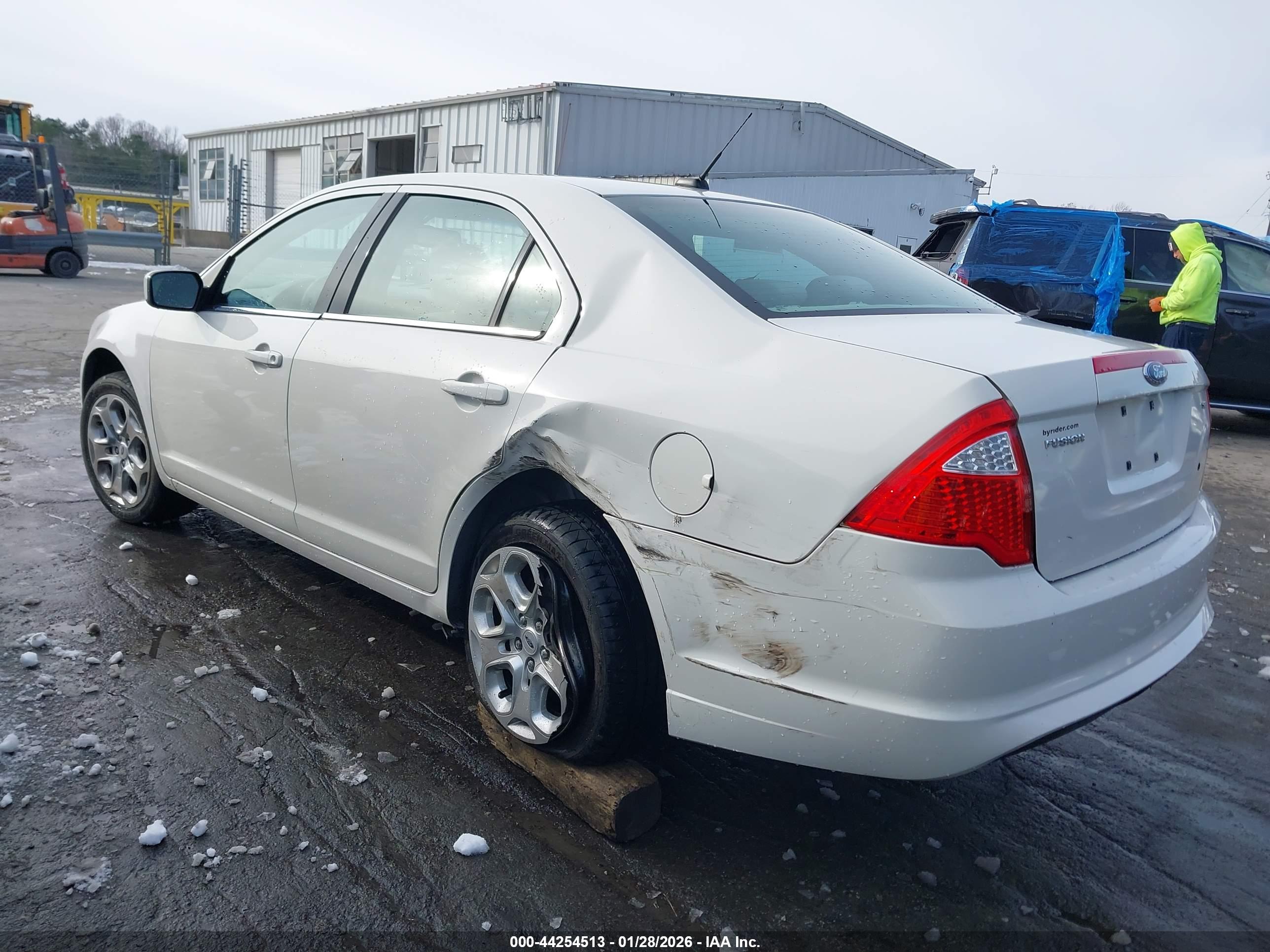 FORD FUSION image 3