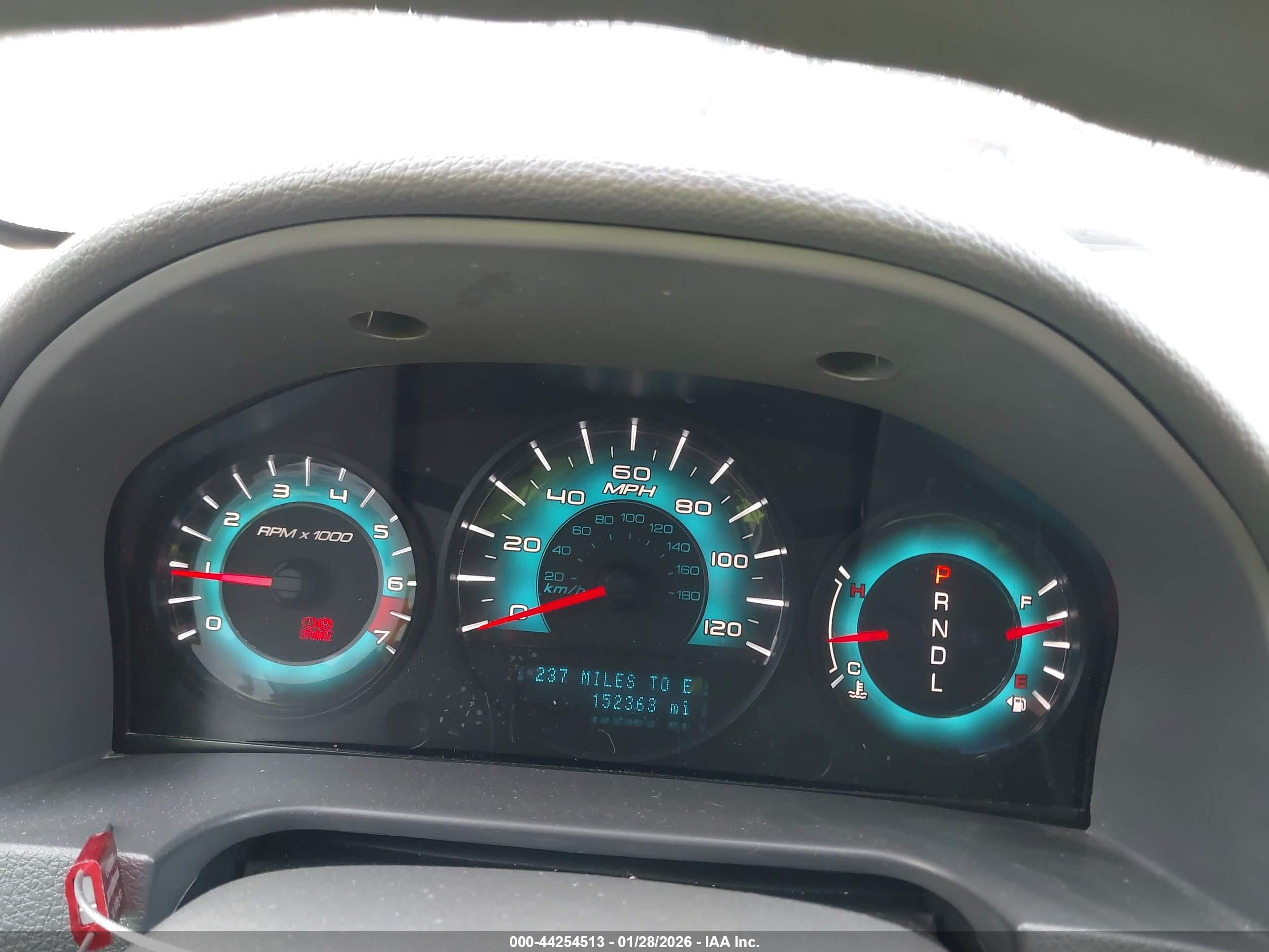 FORD FUSION image 7
