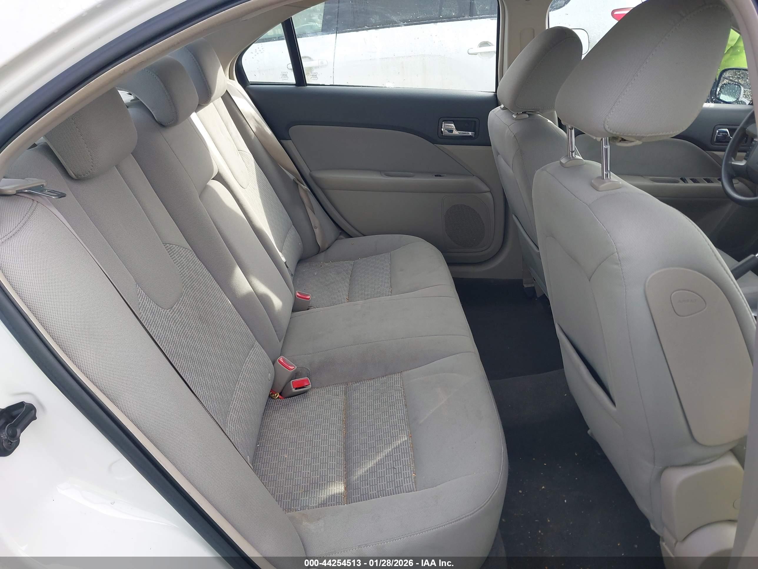 FORD FUSION image 8