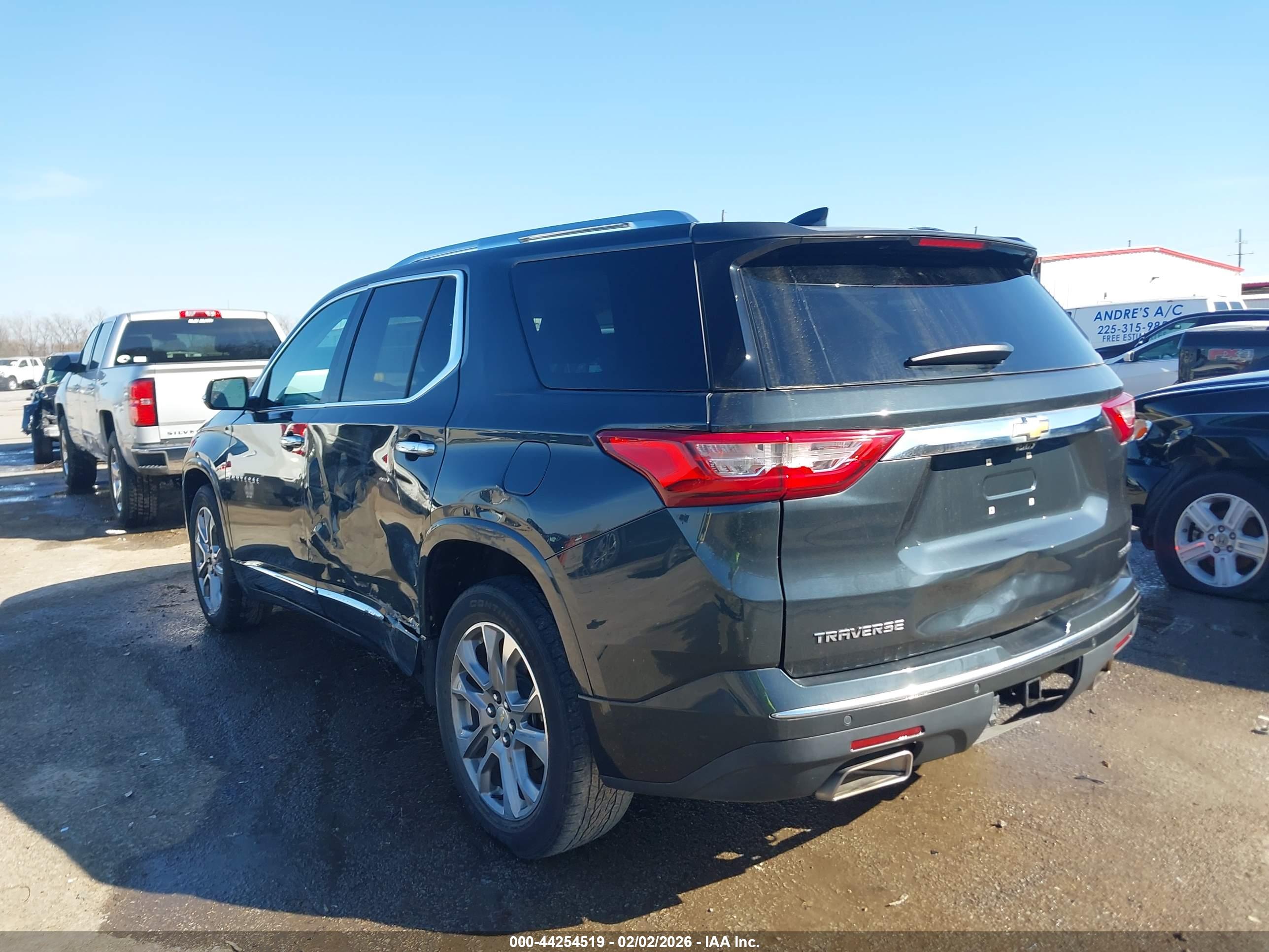 CHEVROLET TRAVERSE image 3