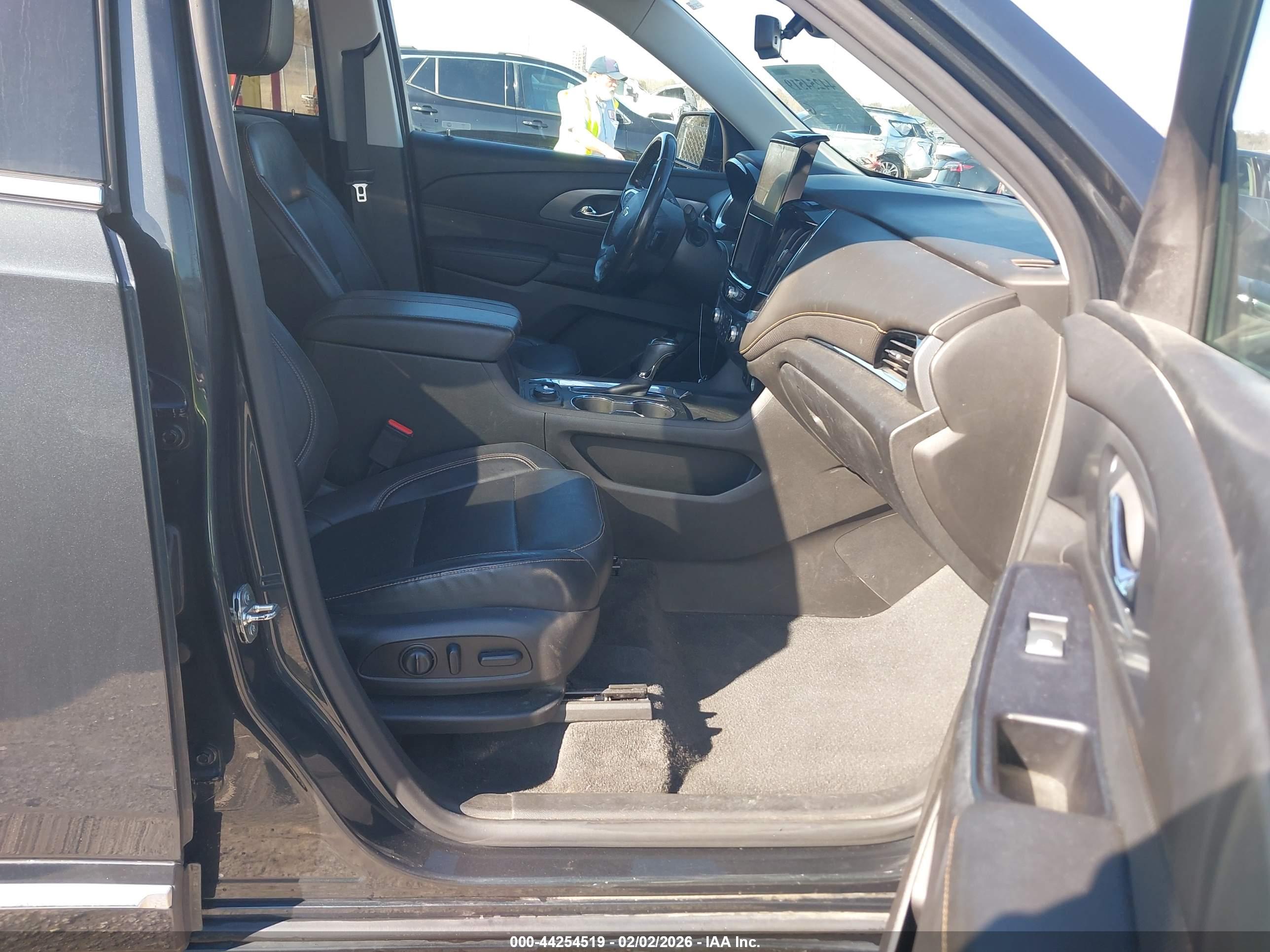CHEVROLET TRAVERSE image 5