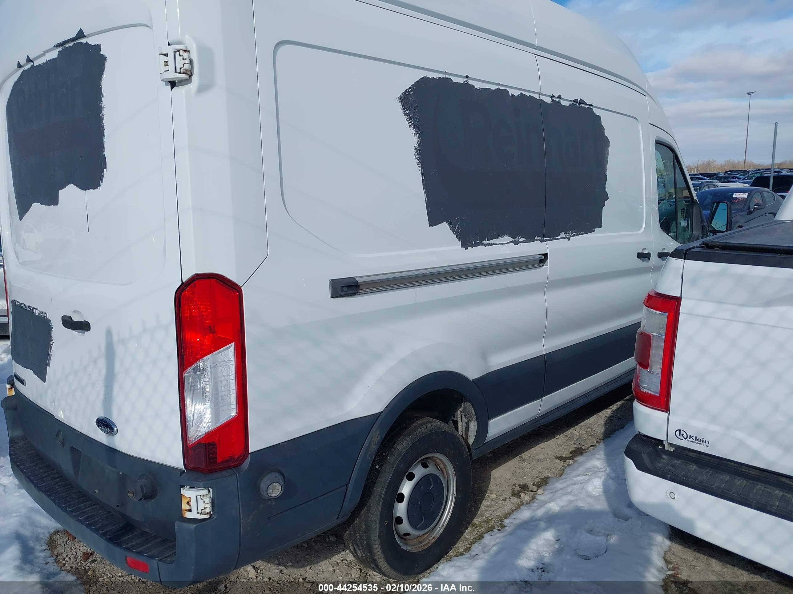 FORD TRANSIT-250 image 4