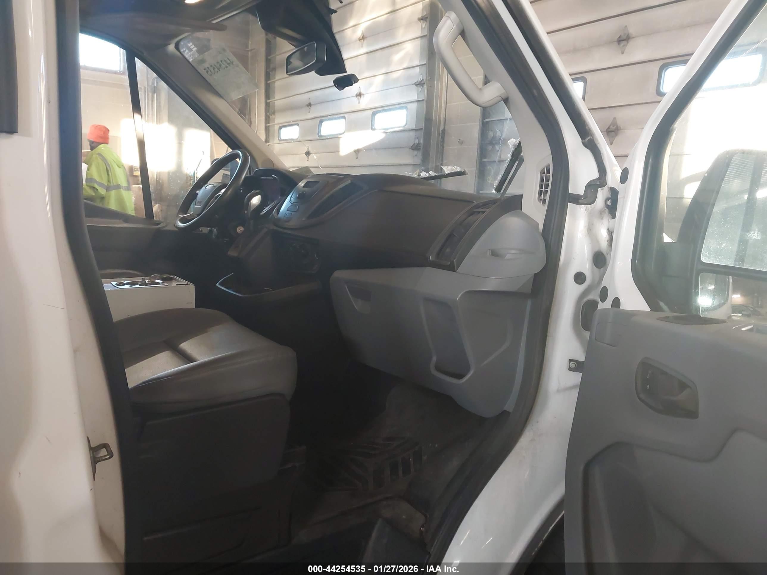 FORD TRANSIT-250 image 5