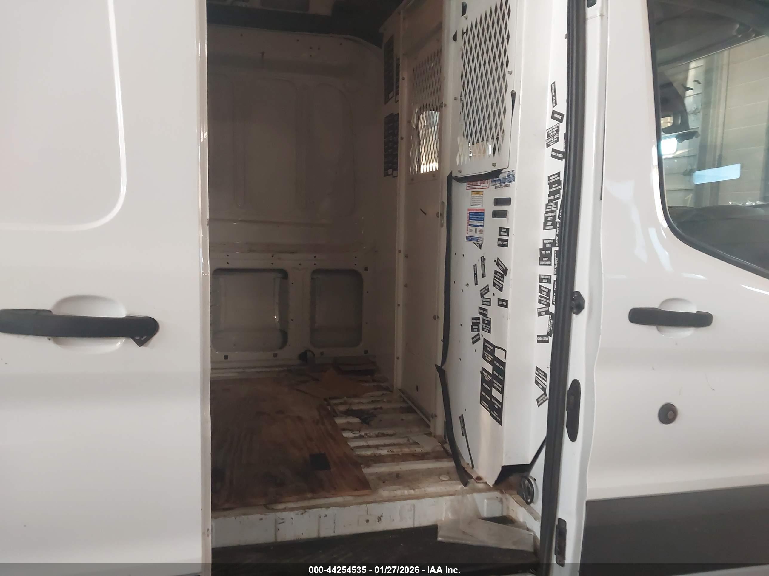 FORD TRANSIT-250 image 8