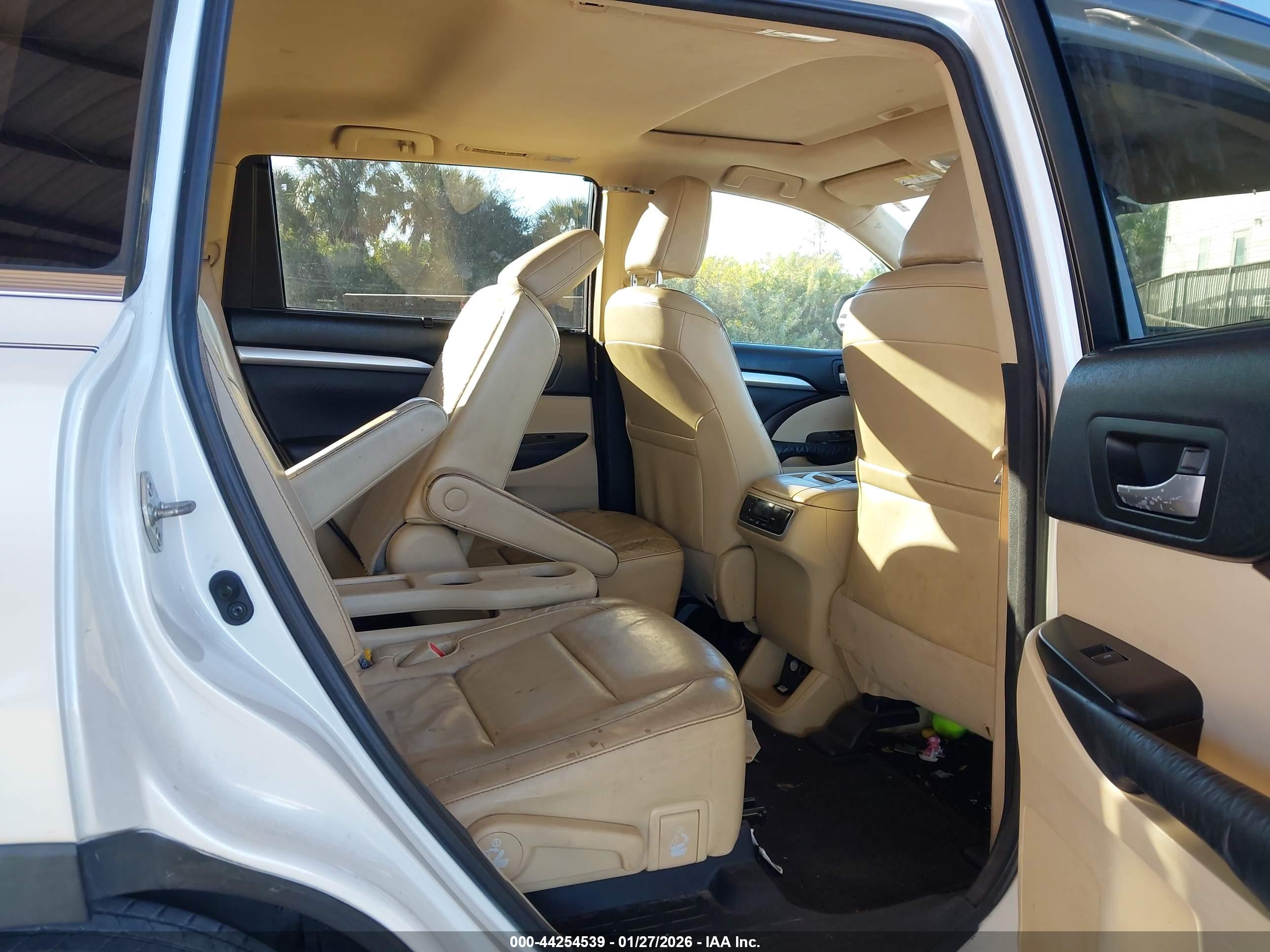TOYOTA HIGHLANDER image 8