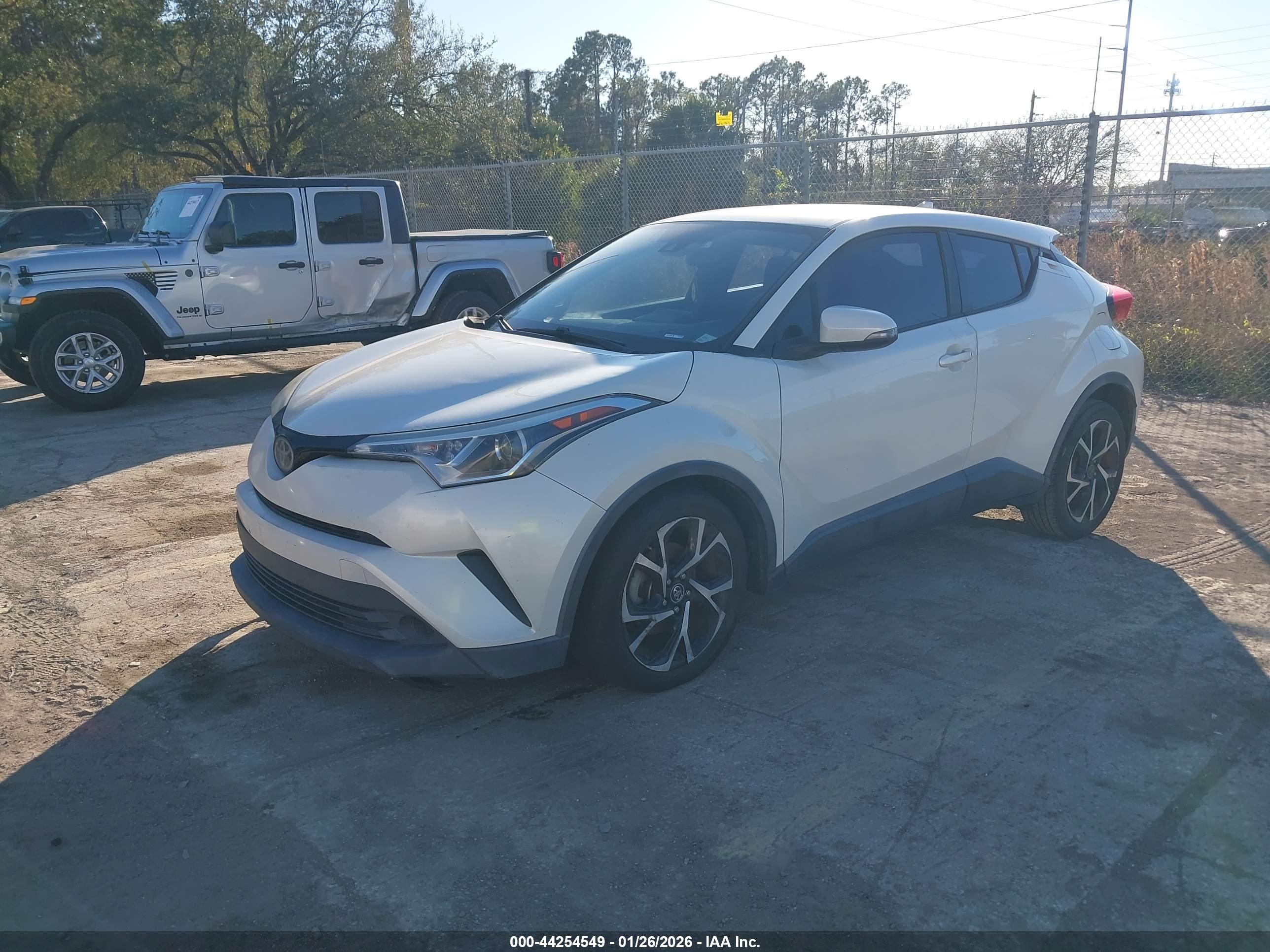 TOYOTA C-HR image 2