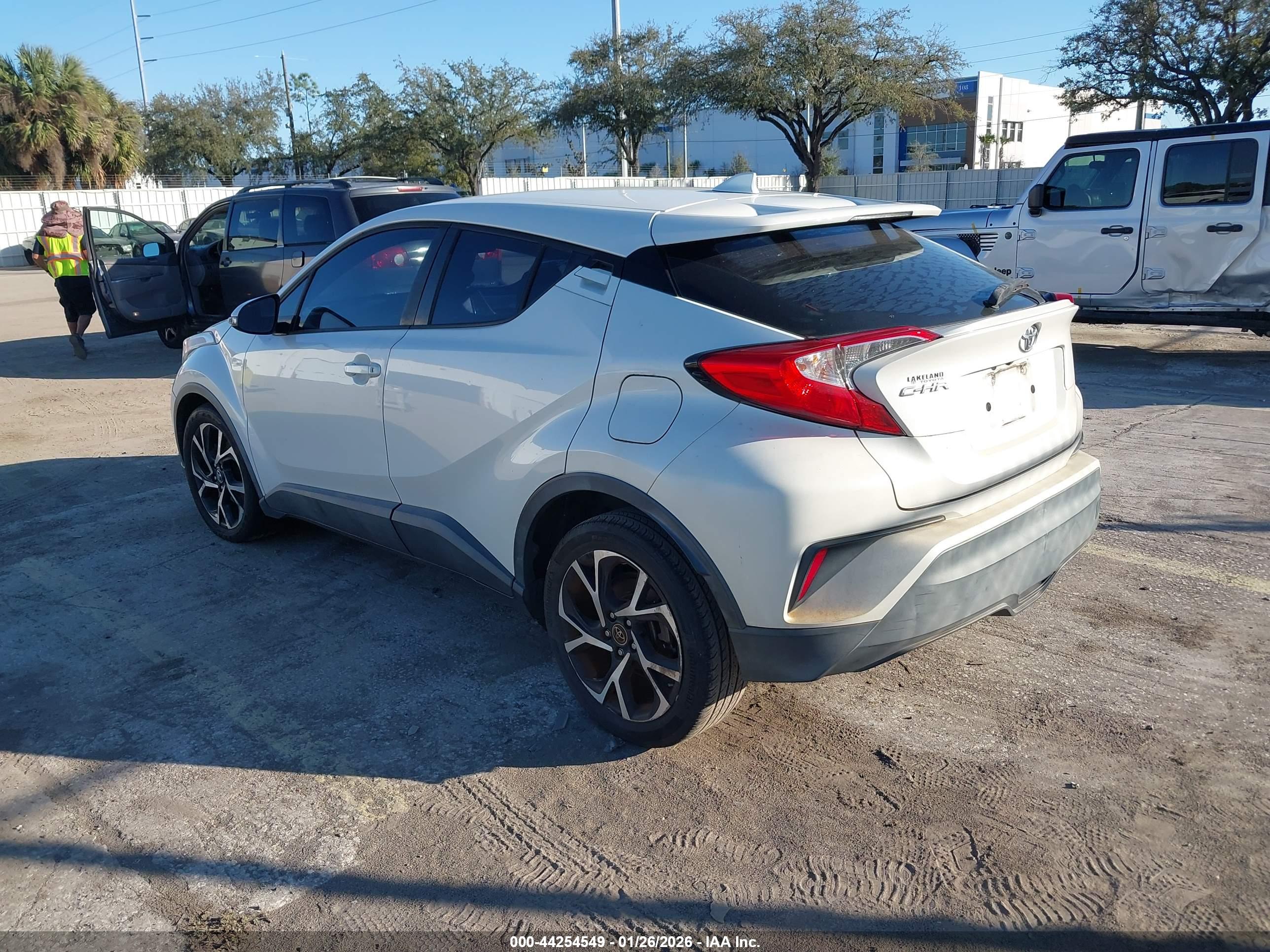 TOYOTA C-HR image 3