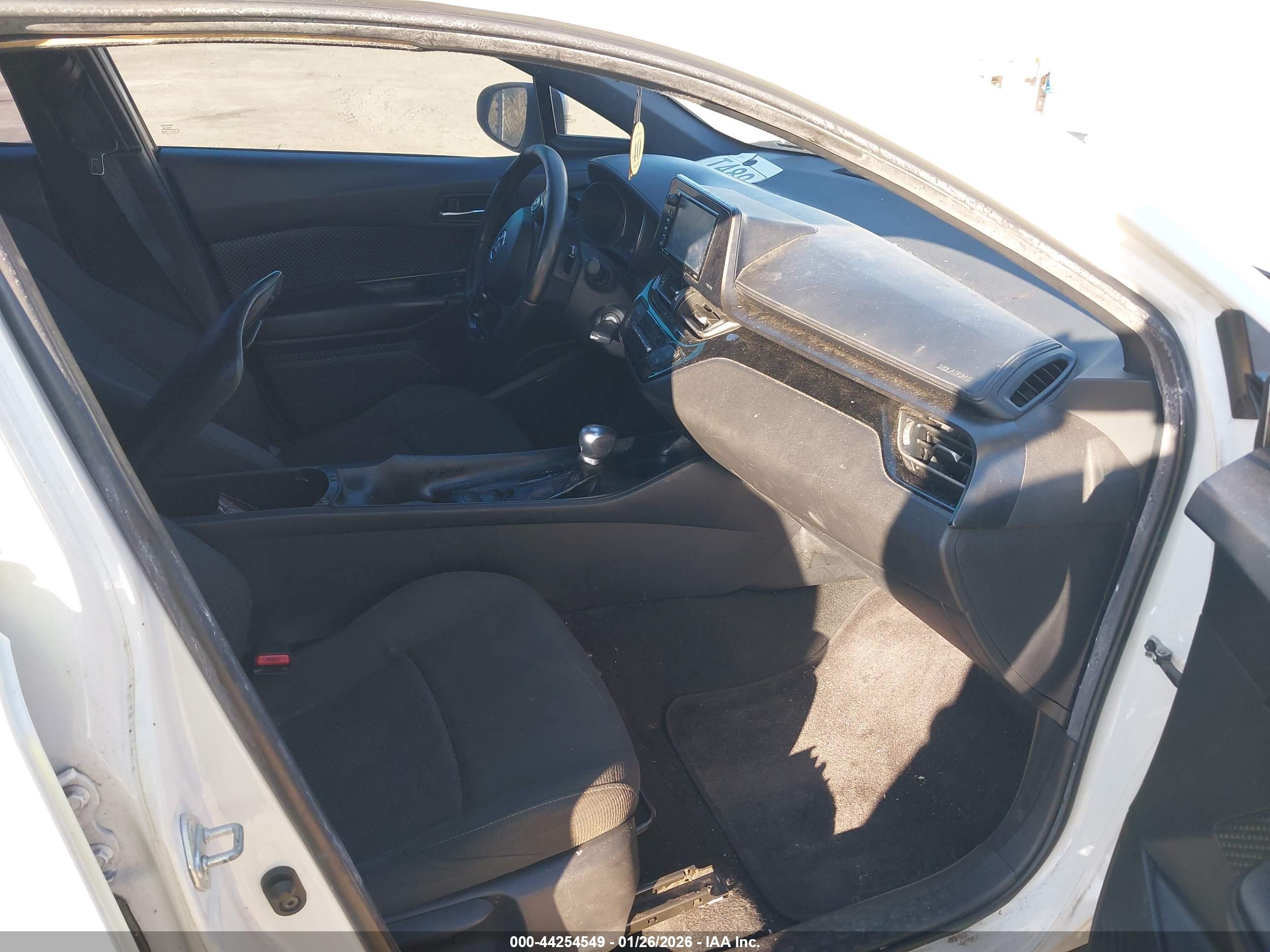 TOYOTA C-HR image 5