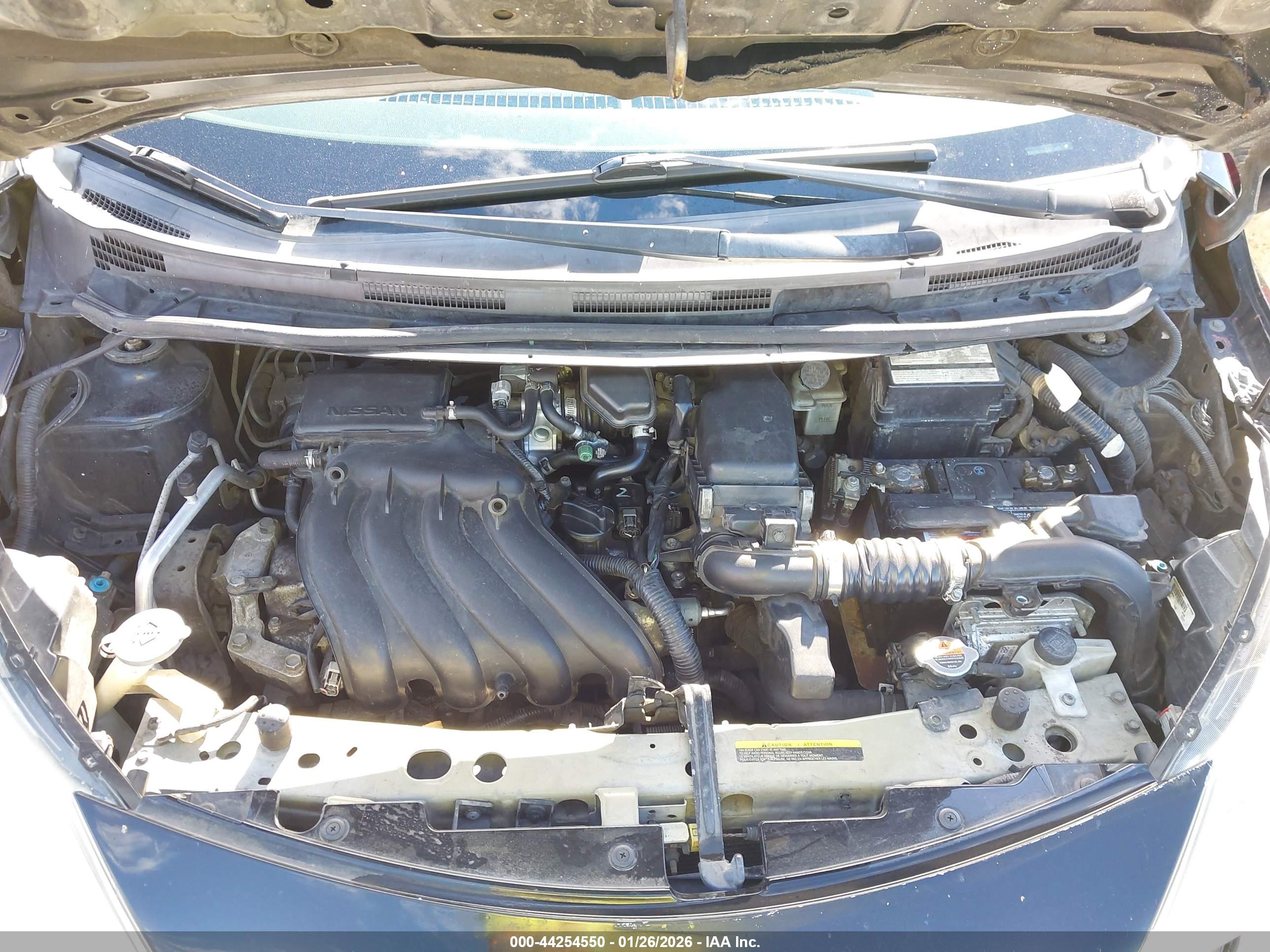 NISSAN VERSA image 10