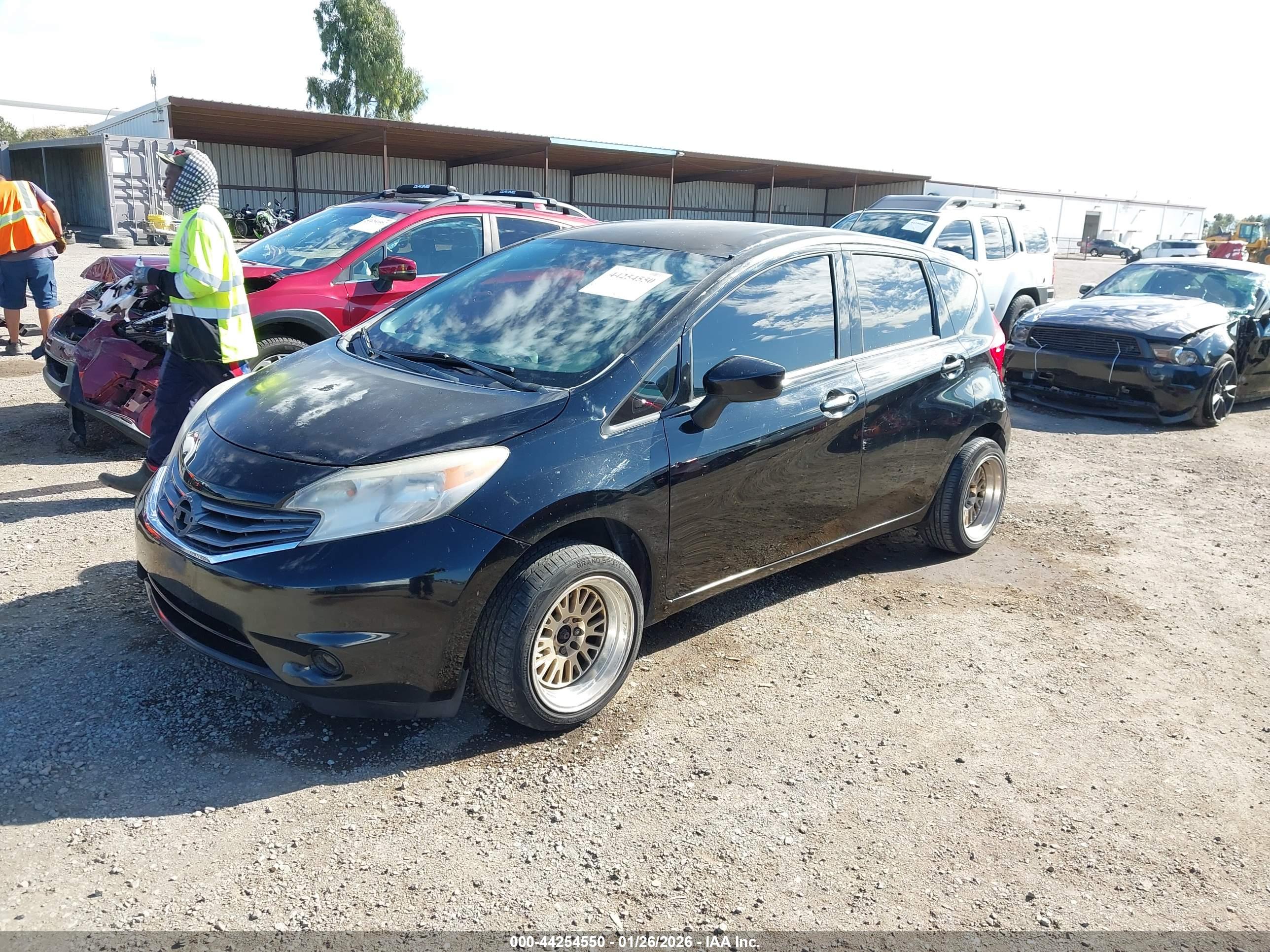 NISSAN VERSA image 2