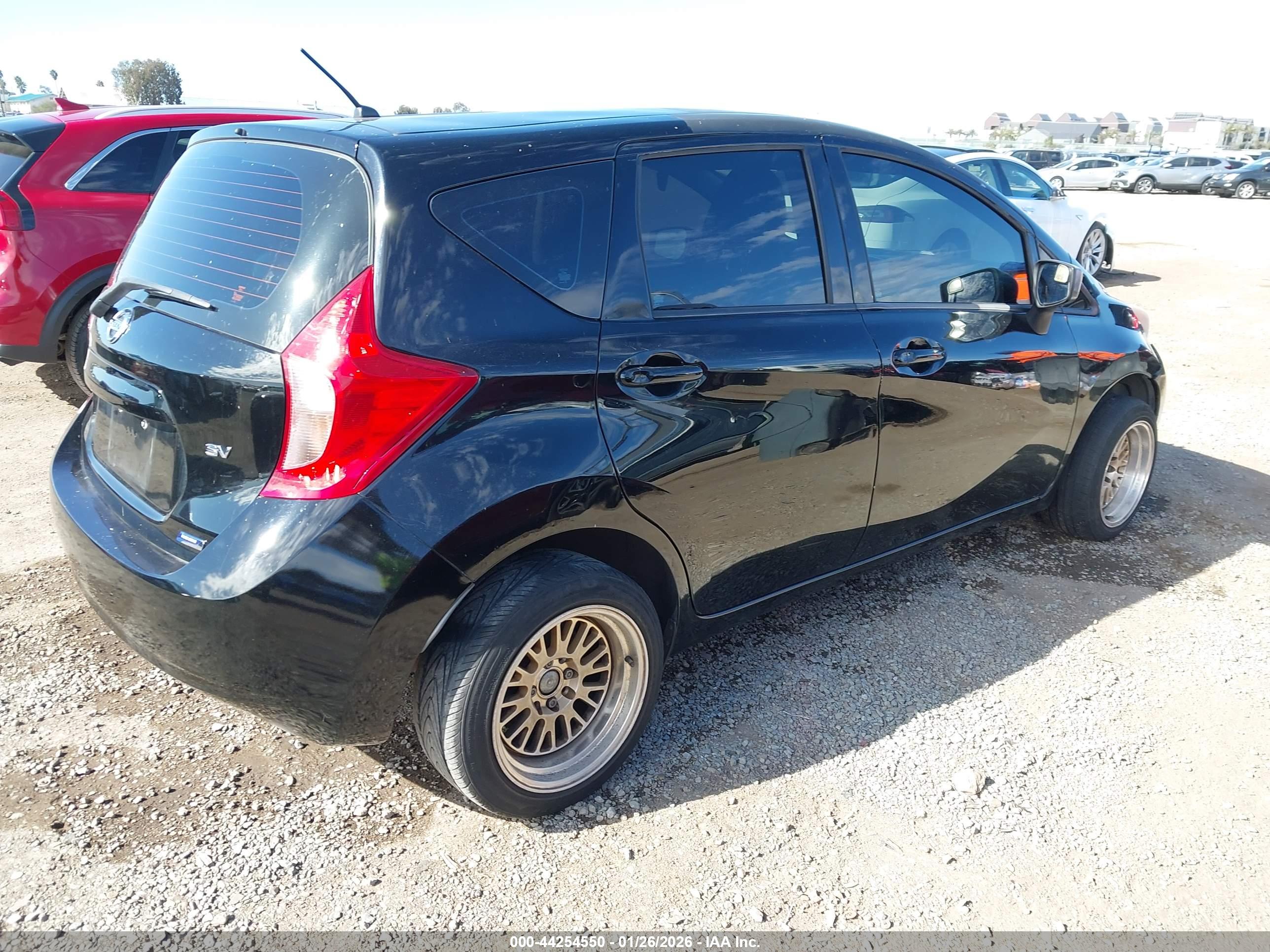 NISSAN VERSA image 4