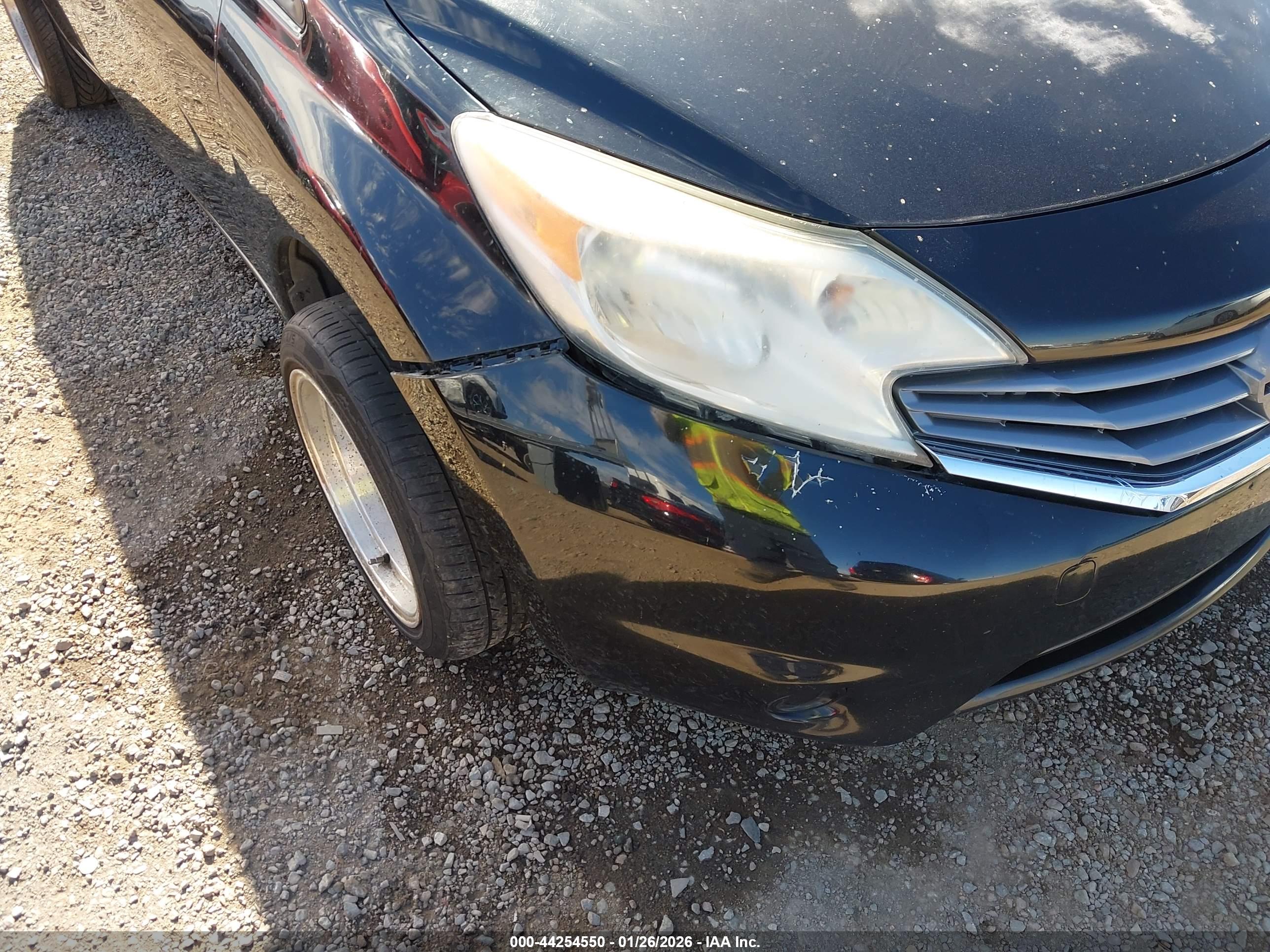 NISSAN VERSA image 6