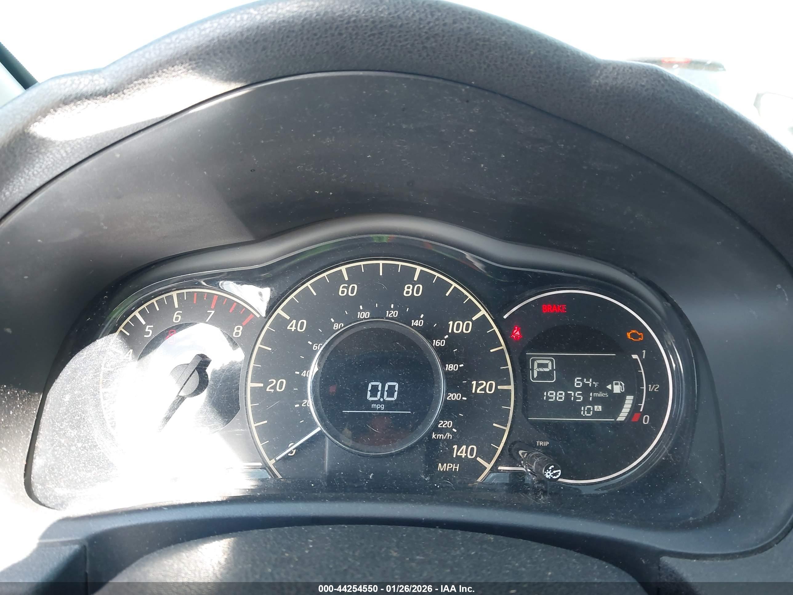 NISSAN VERSA image 7