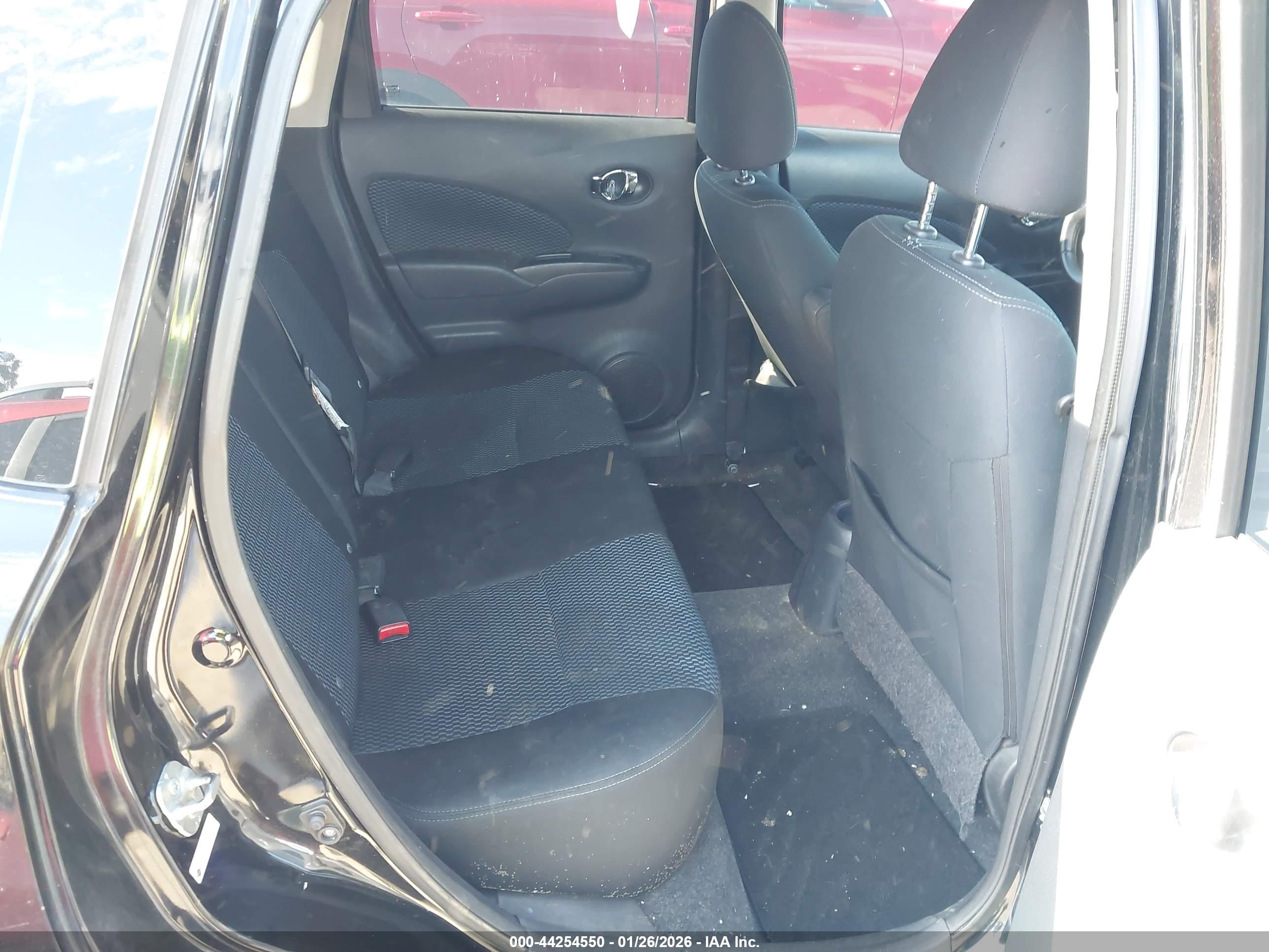 NISSAN VERSA image 8