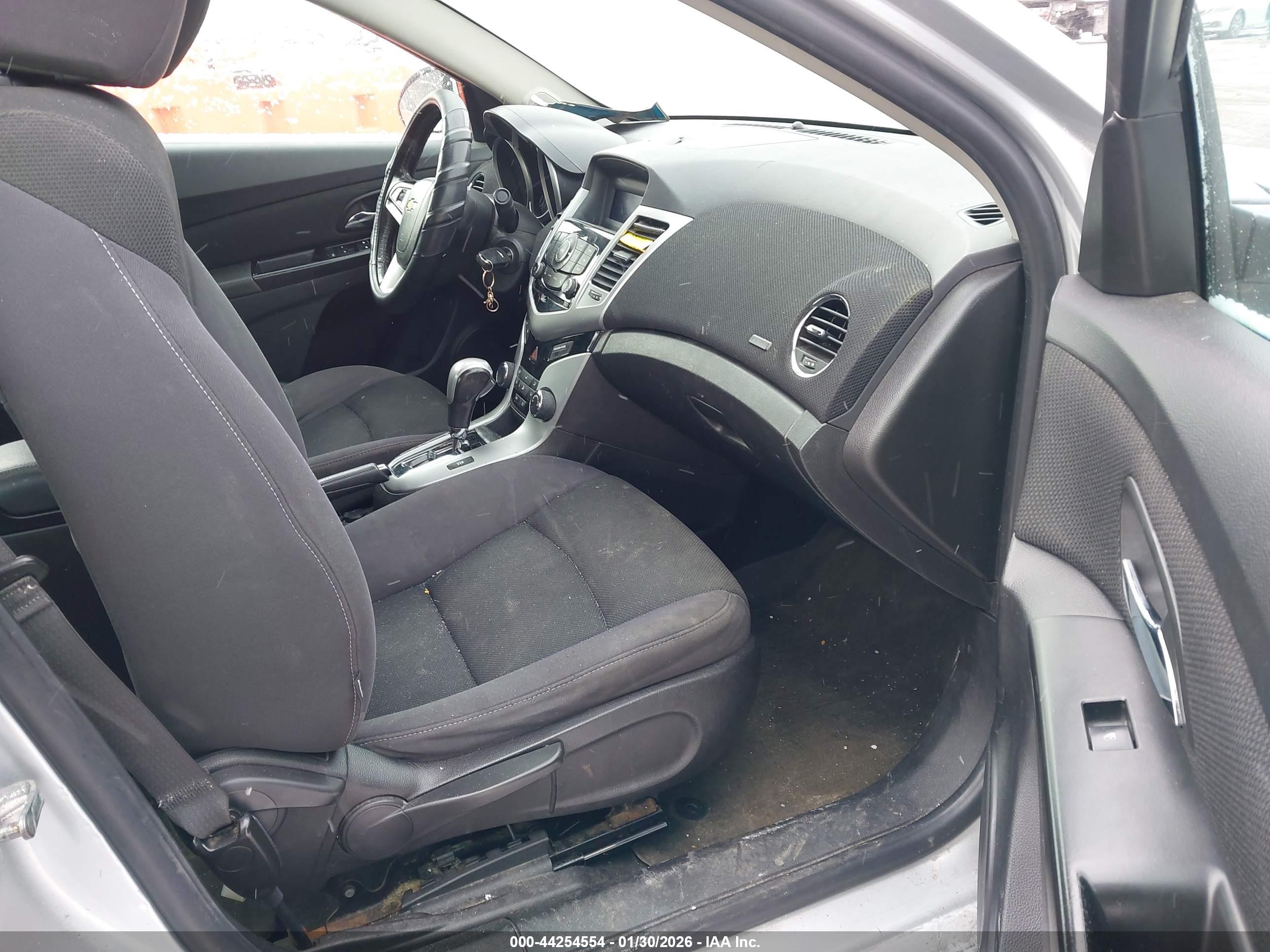 CHEVROLET CRUZE image 5