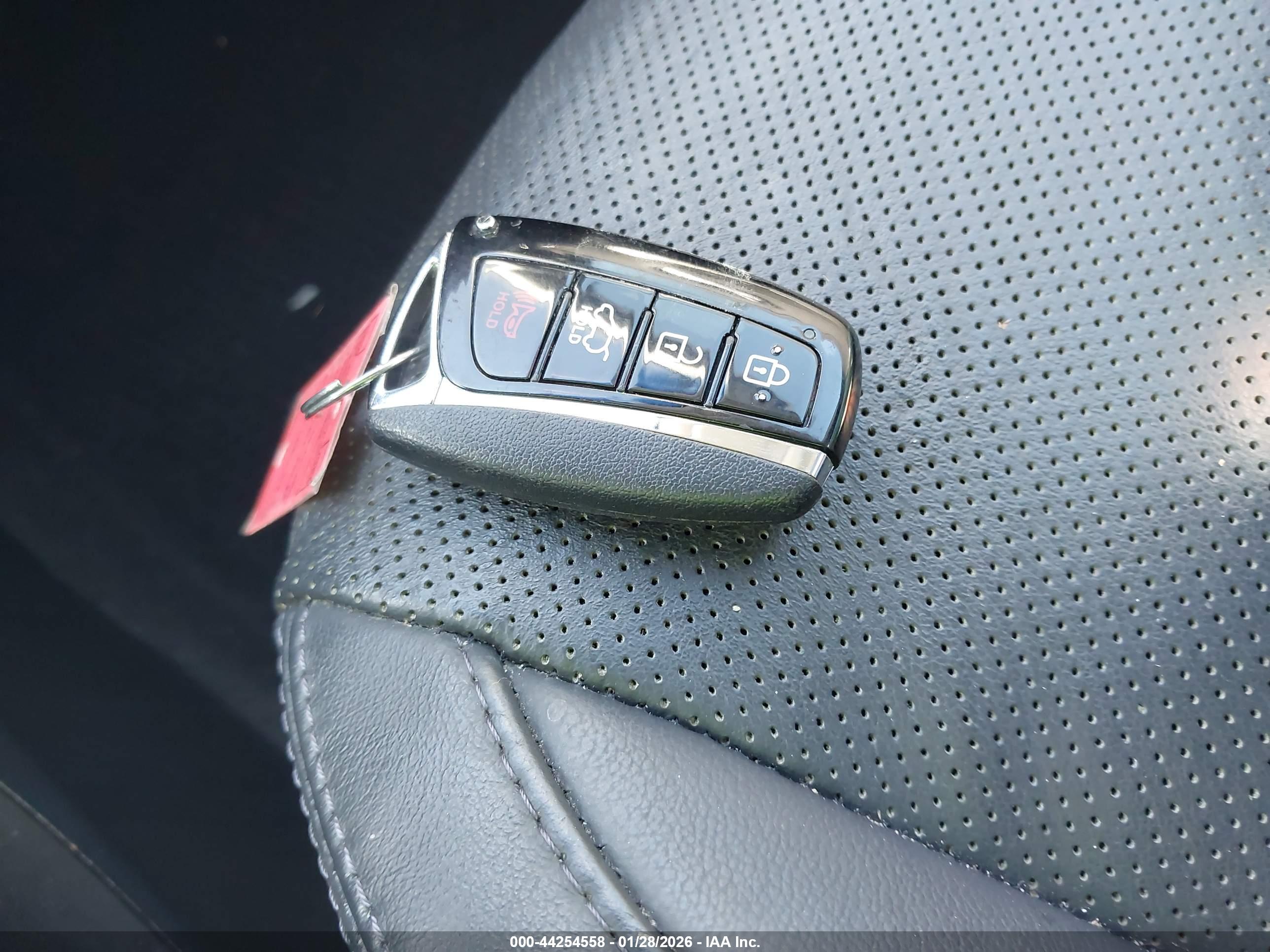 HYUNDAI SANTA image 11
