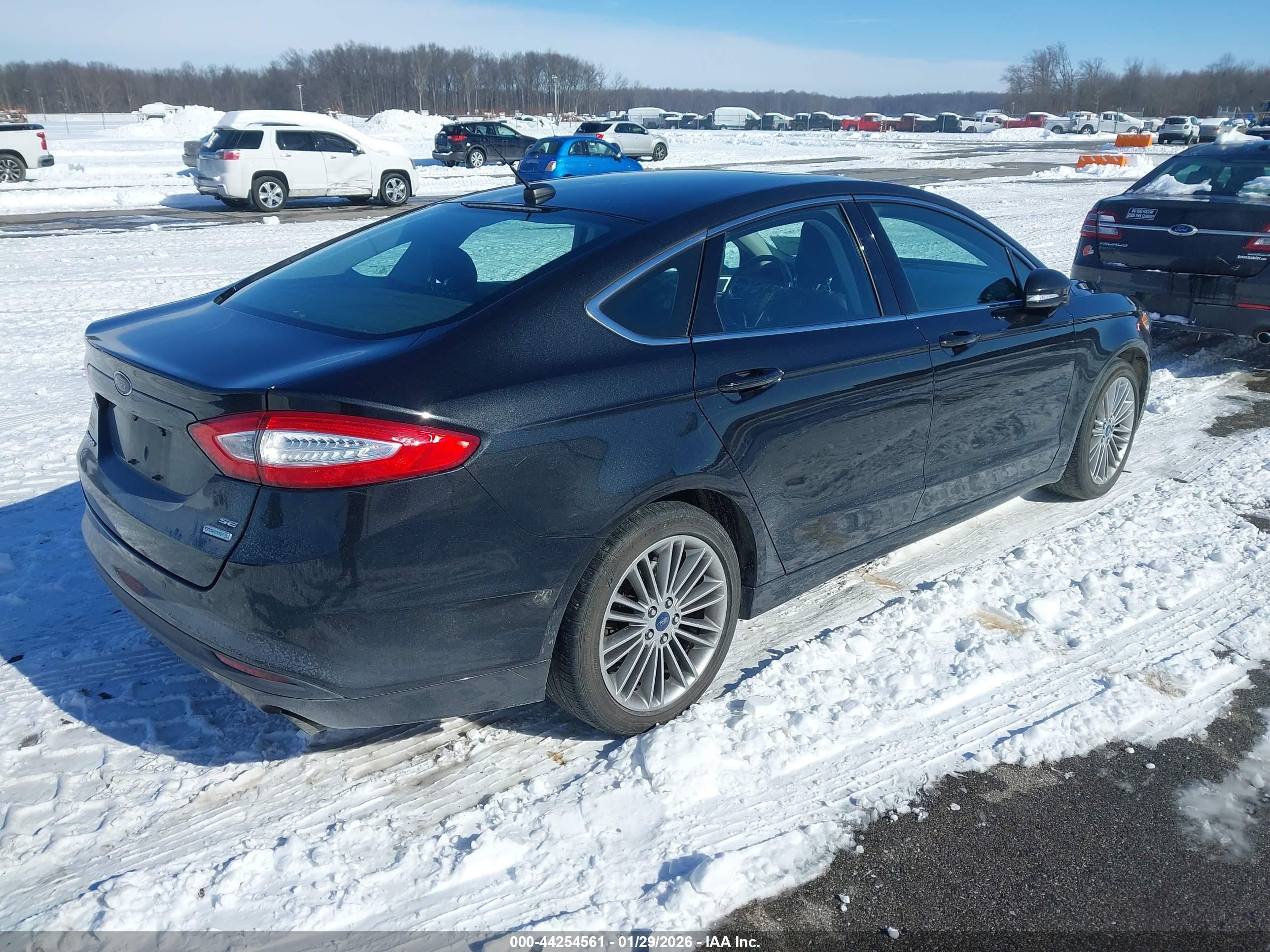 FORD FUSION image 4