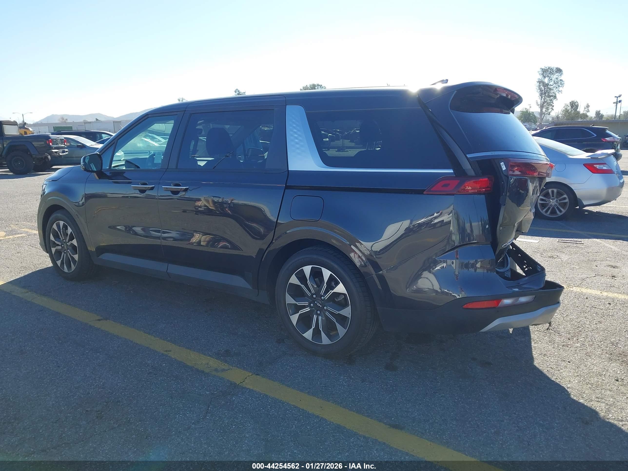 KIA CARNIVAL image 3