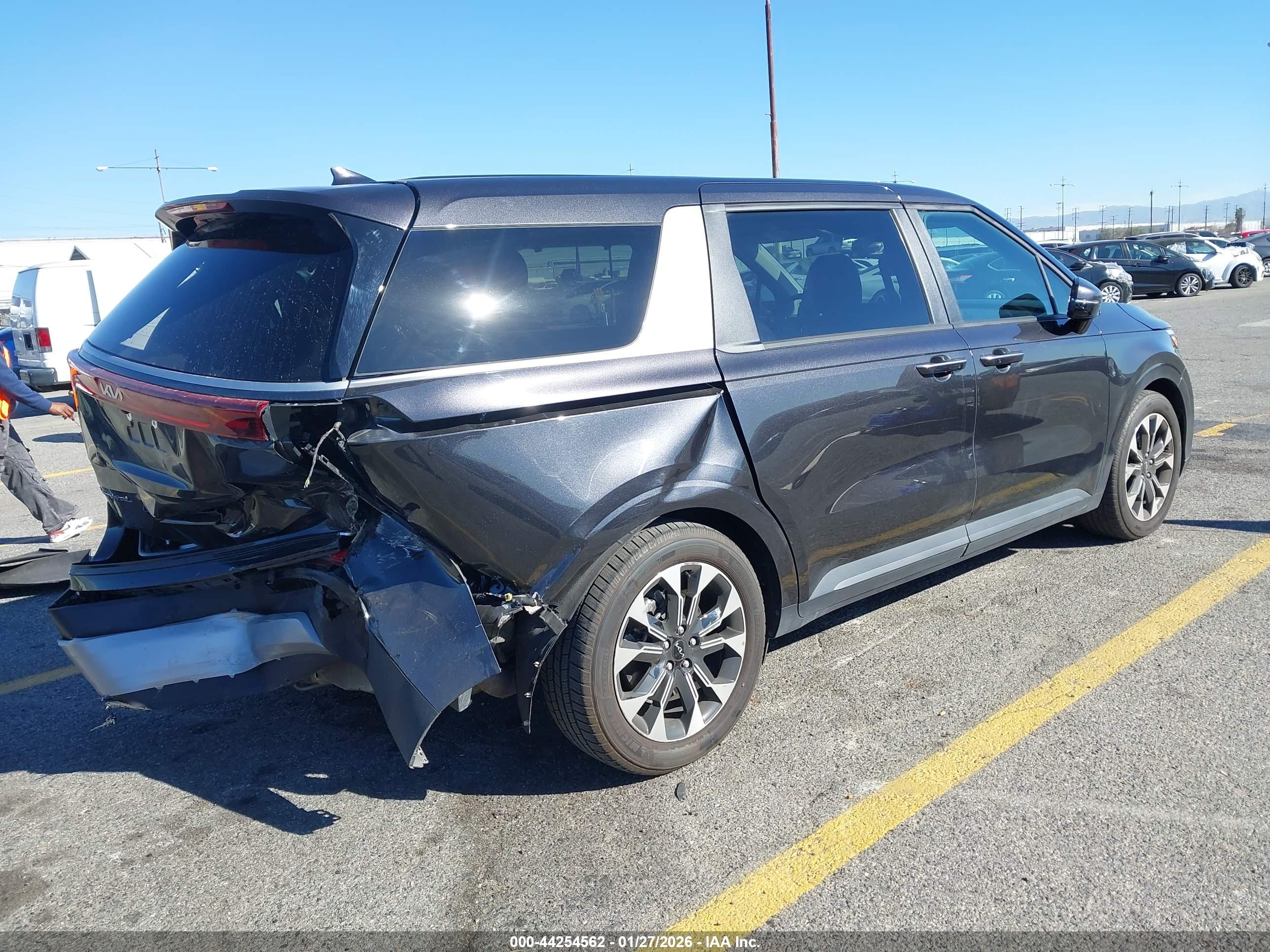 KIA CARNIVAL image 4