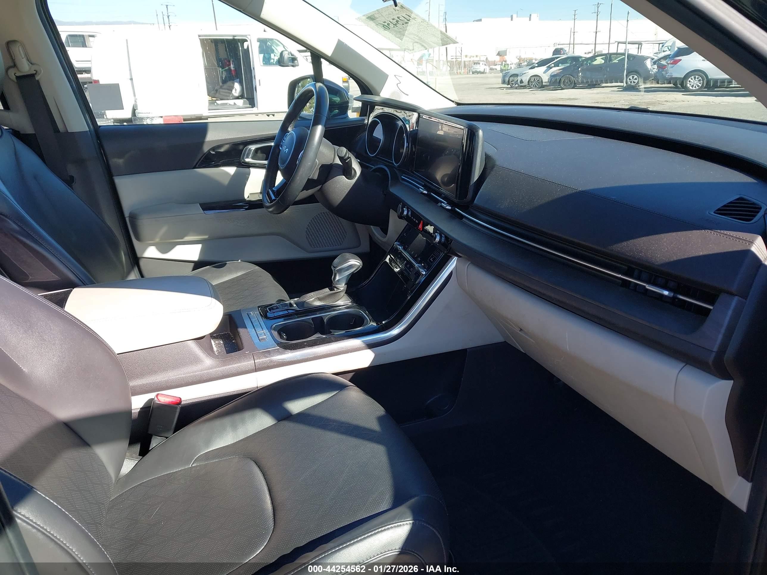 KIA CARNIVAL image 5