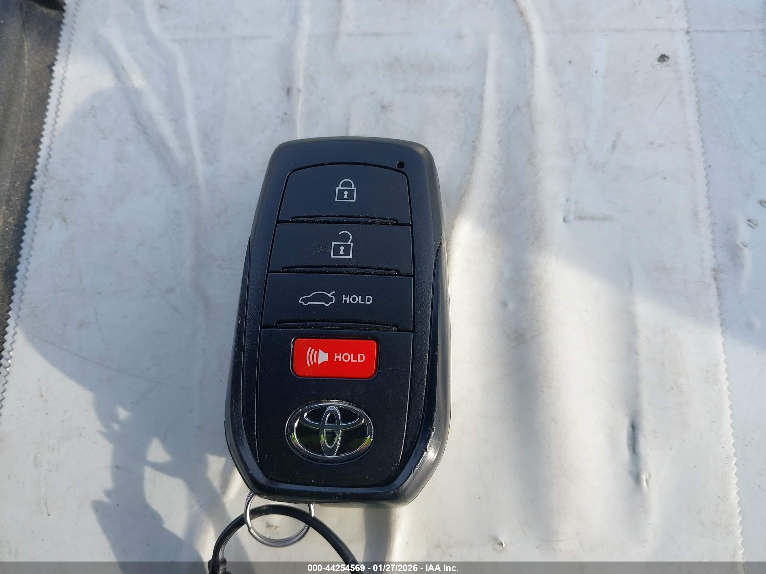 TOYOTA CAMRY image 11