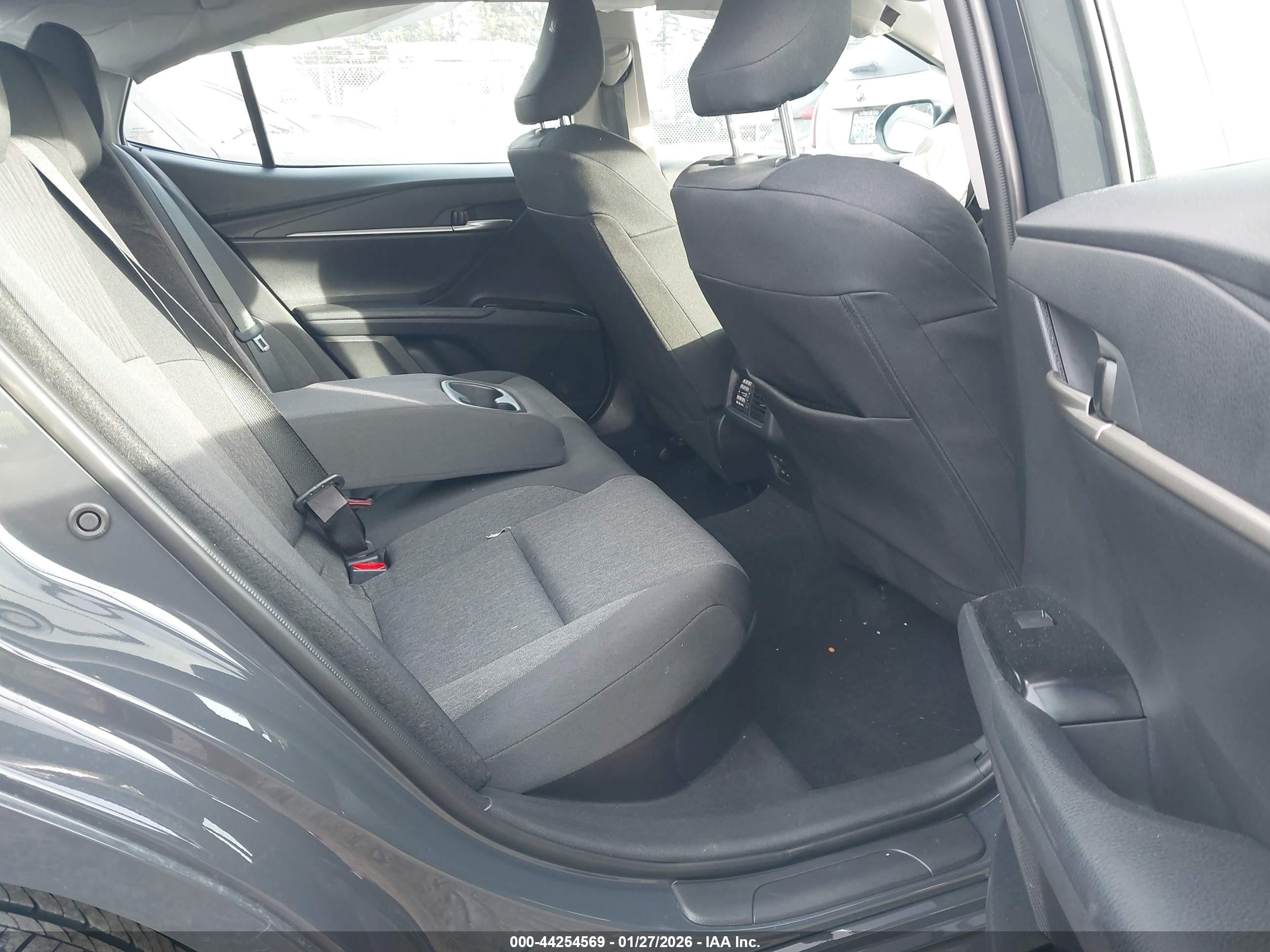 TOYOTA CAMRY image 8